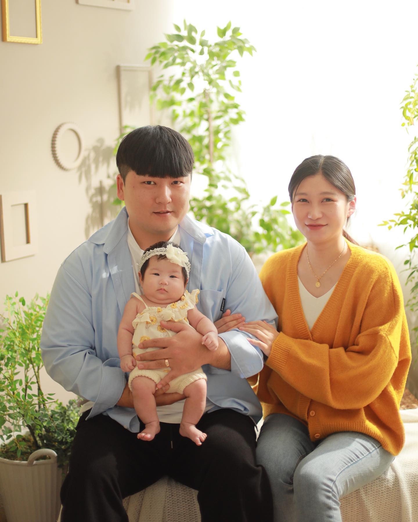 👨‍👩‍👧🌻💛