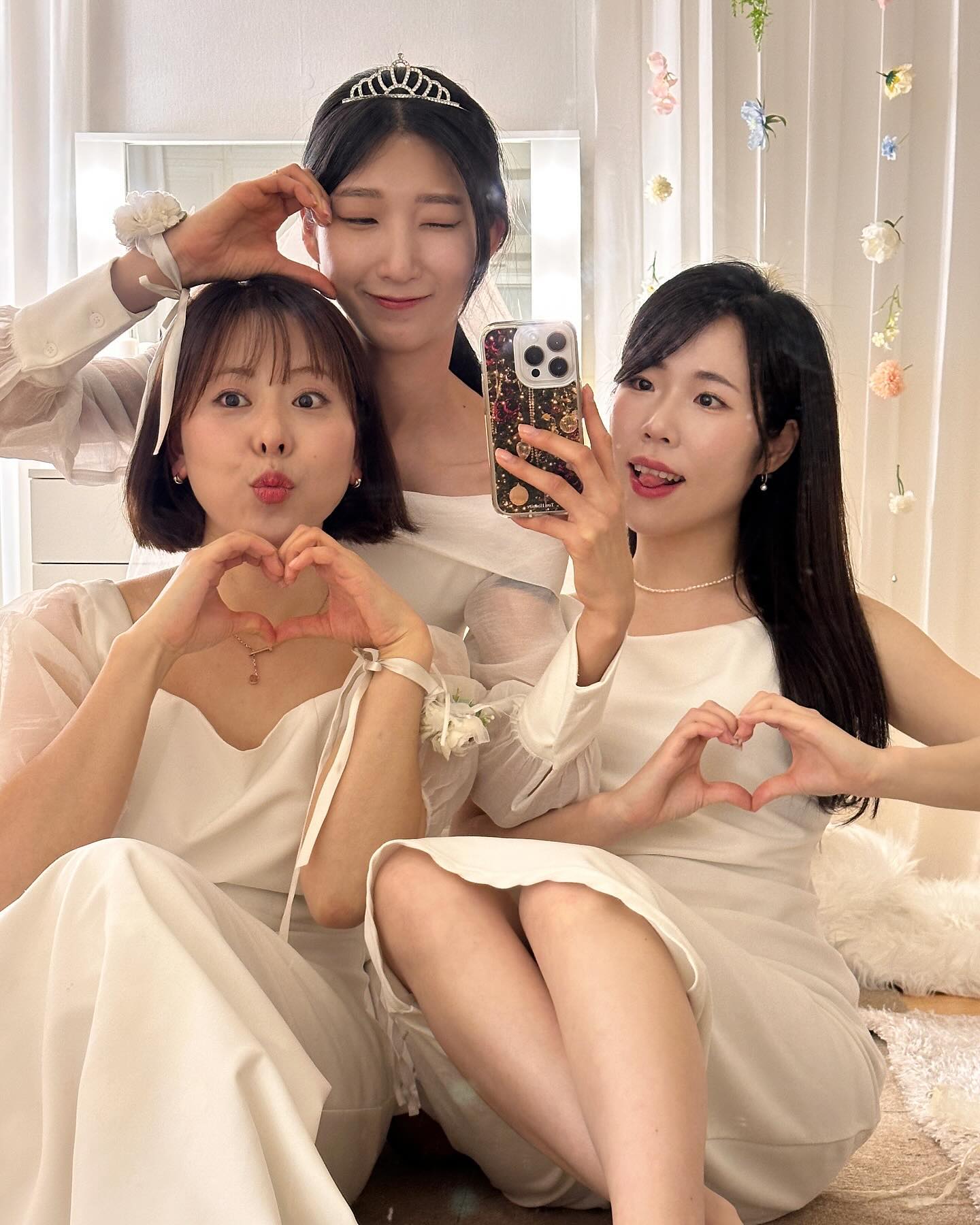 코 앞으로 다가온 져니 결혼식 D-5
아직도 실감 안나지만 항상 사랑 넘치게 행복하게 살아야해💗
(나 잊지말구..🥹)
