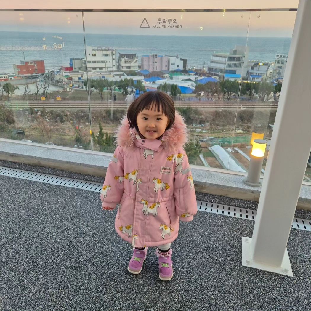 까아꿍ㅋㅋㅋ
요새 더더더 귀요미된  뚜딘
설날때풀근무^^
하루오프니 신나게 놀자❤️