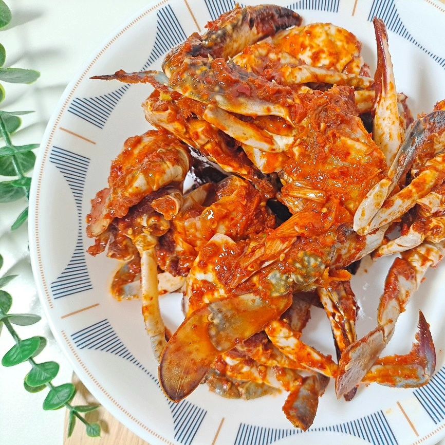 #협찬 신선한 최상품 꽃게를 사용하여서 비린내가 전혀 없이 맛있었던 더꽃게의 양념게장🦀

어제 저녁 반찬을 고민하던 찰나, 더꽃게의 양념게장 덕분에 즐겁고 맛있는 식사를 할 수 있어 감사한 시간이었다.

1kg에 꽃게 3-5마리가 들어가서 10-15조각의 풍부한 양이라 4명이 먹어도 충분했다.

감칠맛으로 신혼 부부인 우리도, 까다로운 친정부모님의 입맛도 모두 사로잡았던 계양구 맛집의 양념게장!

스마트스토어를 통해 손쉽게 가정에서 만나보실 수 있답니다💕

#더꽃게🦀 #더꽃게 #계양구게장 #인천게장 #계양구맛집 #인천맛집 #게장택배가능 #게장택배 #양념게장택배 #전국게장택배