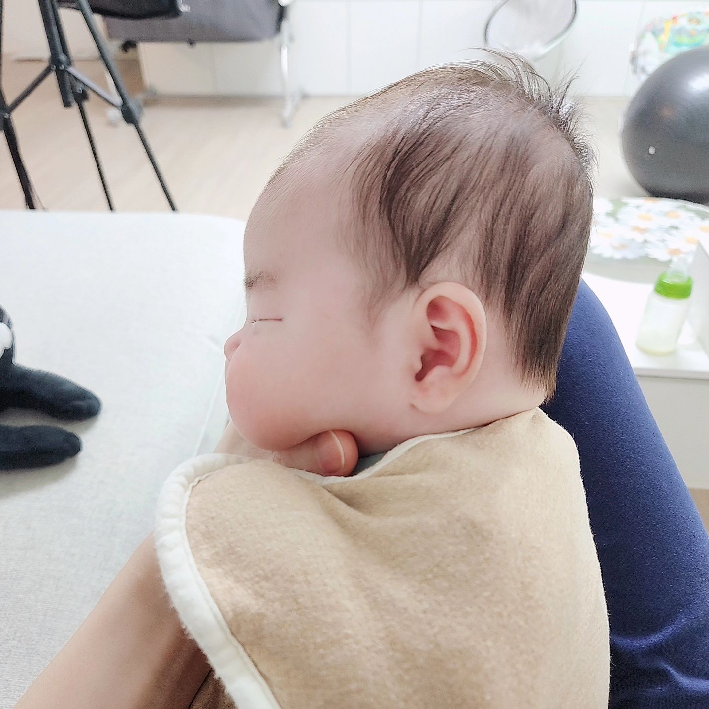 사랑하는 나의 딸 윤슬아, 벌써 태어난 지 50일이 되었구나~! 아빠는 크게 바라는 거 없이 너가 지금처럼만 건강하게 잘 커줬으면 좋겠다. 아빠랑 엄마가 많이 사랑해~❤️

P.S. 너의 포동포동한 볼따구는 언제 봐도 귀엽구나~😍😍😍

#나는솔로 #2호 #베이비 #윤슬이 #인생 #50일차 #축하해