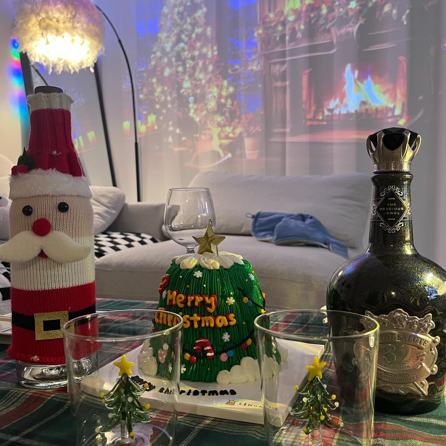 올해도 크리스마스이브를 함께한 한빛네🤍
내 워너비가족과 함께보낸시간 넘 소듕,,🎄
내년엔 우리 단체샷찍자 꼭..✌🏻🎁❤️ 한솔이도 필수!

#merrychristmas #homeparty