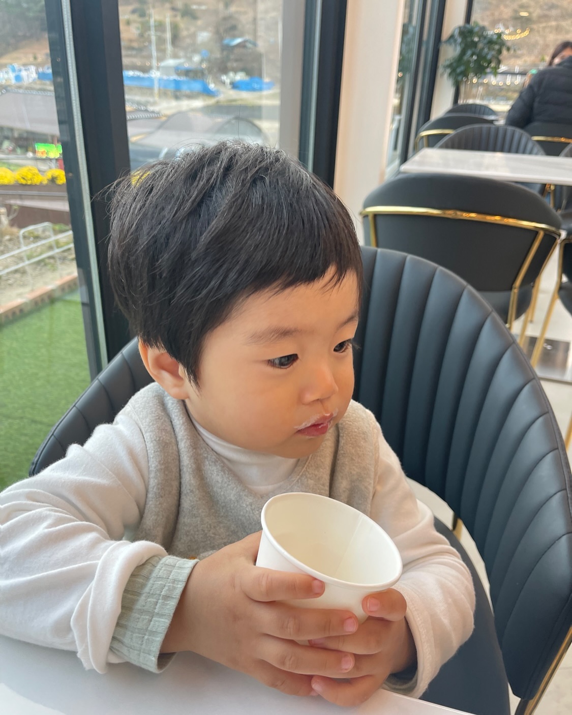 🐯_D+597

입쭐에 묻은 우유거품 쭙쭙

우유라떼 맛잇떠?!?!:)