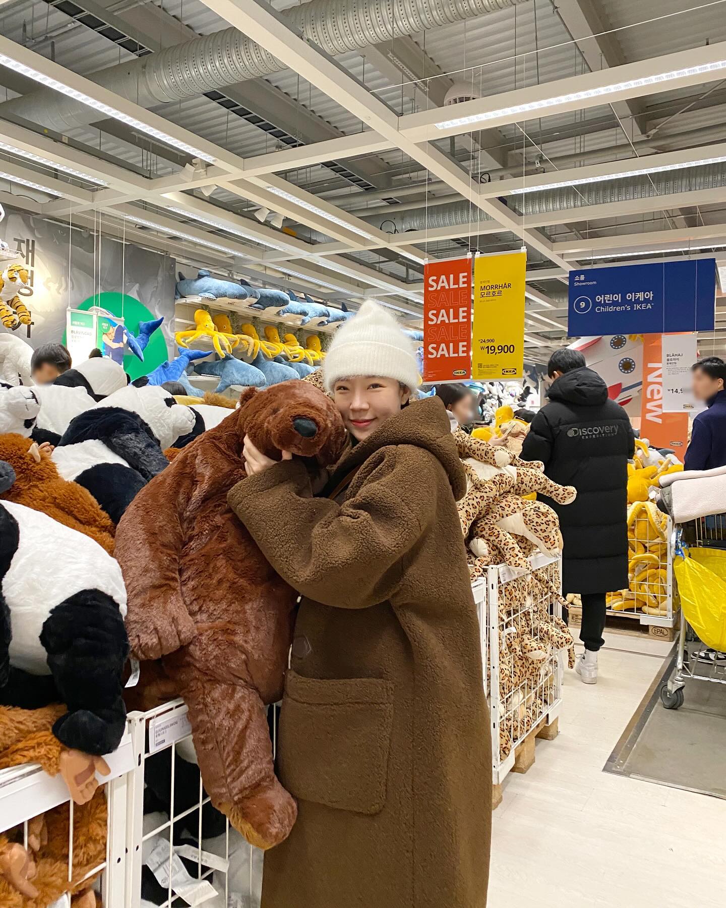 #협찬
테디베어처럼 귀여워지는 부클 코트🐻🤎

배뚱뚱 임산부라 여유로운 핏으로 캐주얼하고 따뜻하게 입을수있어 출근할때, 병원갈때, 주말등등 휘뚤마뚤템으로 매일입고있어요🙃🙃

귀여움을 더해주는 떡볶이 단추 포인트도 맘에 쏙🧡🤎
-
clicknfunnt_official
#클랙인퍼니 #clicknfunny
#데일리 #오피스룩 #캐주얼룩
#테디베어코트 #겨울코트