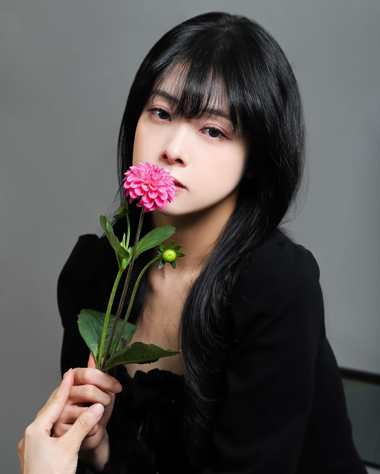 당일에 어울리는 생화를 직접 준비해주시는 특별한 플라워 프로필 , 💐
스윗한 작가님과 원하는 컨셉 모두 가능한 프로필 사진 맛집이예오 🫶🏻
-
부천 그린버드 스튜디오 
greenbird__studio 
-
#협찬#프로필#프로필촬영#부천프로필촬영
#부천사진관#부천스튜디오#기본프로필
#배우프로필#프로필스튜디오#부천상동사진관
#부천사진관#플라워프로필#플라워스냅