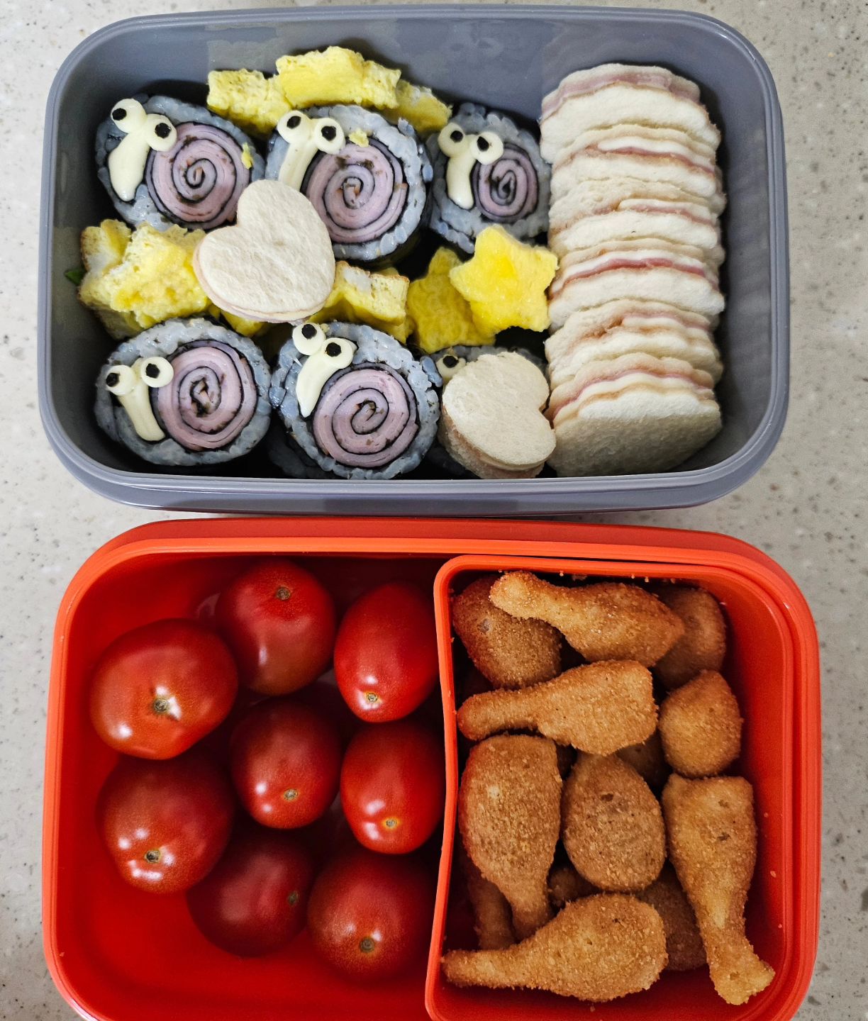 #첫김밥도시락 #새벽기상 #김밥싫어하는아들 #달팽이김밥만들기 #다음엔더예쁘게싸보자 #노랑치즈대신하얀치즈도괜춘 #밑에깔린깻잎은안보임