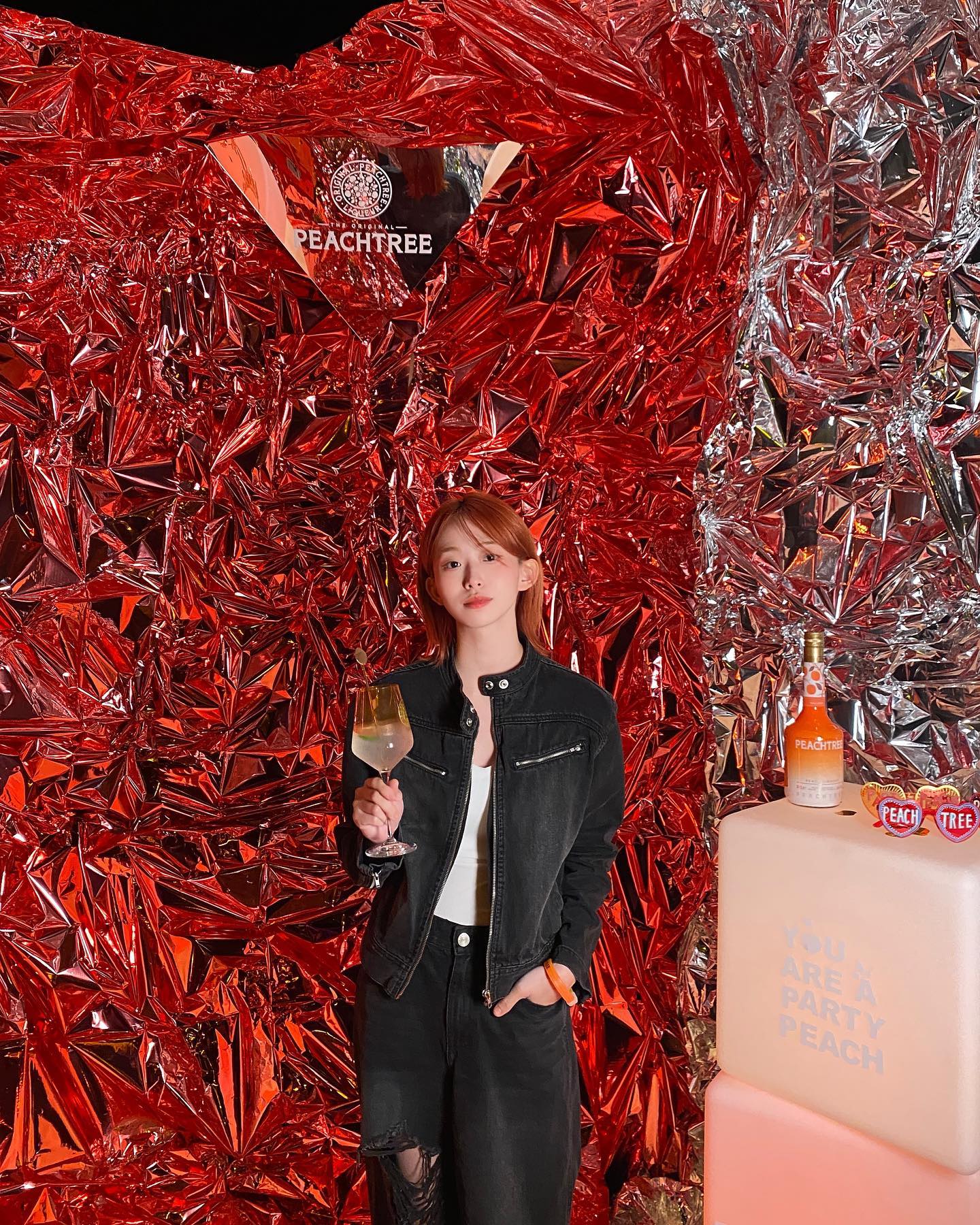 #광고 #PartyPeaches
피치트리 연말파티 초대받아서 다녀왔어요!
달달한 칵테일과 둥둥 신나는 음악도 즐기고
아는 친구들도 만나서 반갑고 재미있었다구◞ ̑̑ ෆ 

경고 : 지나친 음주는 뇌졸중, 기억력 손상이나 치매를 유발합니다. 임신 중 음주는 기형아 출생 위험을 높입니다

-

#피치트리 #PEACHTREE #피치트리연말파티 #연말파티