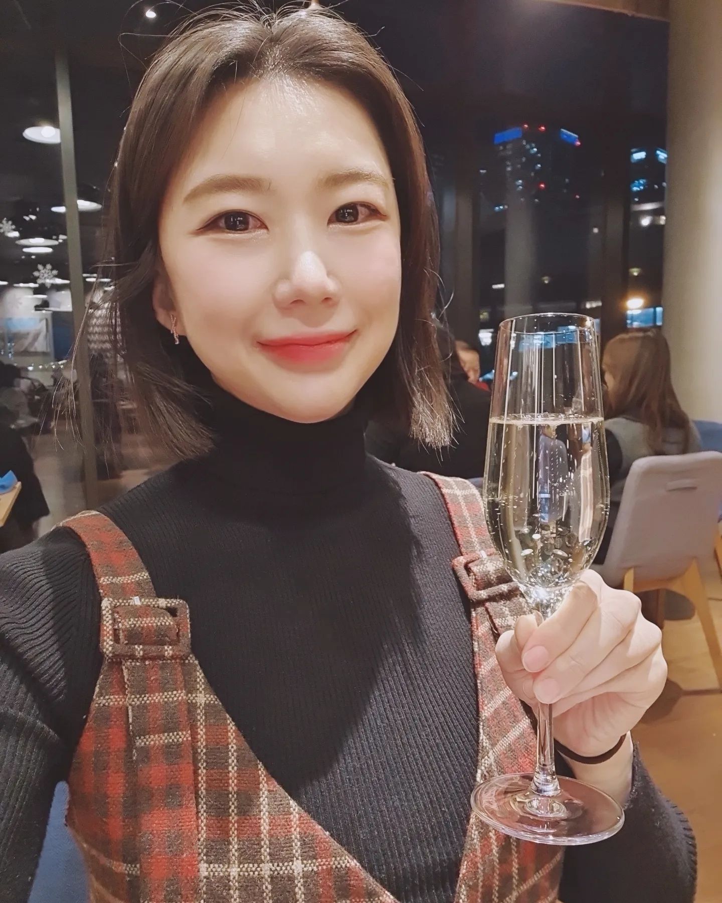 호텔 뷔페에서
순대국 찾고 있는 남편과
결혼 후 #첫번째크리스마스
👫🌲🎅🥂

#분위기좀_잡아줄순없니
하하호호