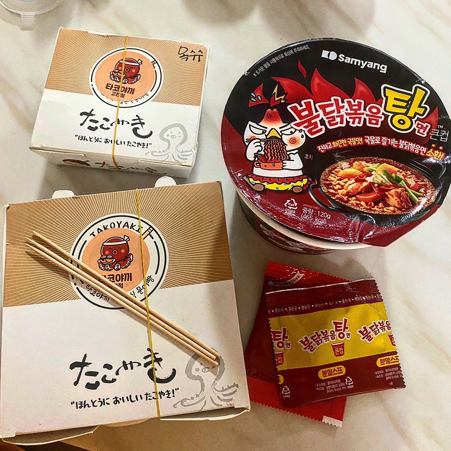 타코야끼에 불닭볶음탕 존맛탱구리 ~ 🤓‼️ 

#오늘의메뉴 #타코야끼 #불닭볶음탕면 #먹조합 #메뉴추천 #불닭볶음면 #koreafood #kfood #buldak #buldakramen #takoyaki  #cupramen #spicyfood #koreastyle #たこ焼き #激辛鶏肉の炒め麺 #カップ麺  #먹스타 #먹스타그램 #먹팔 #먹소통
