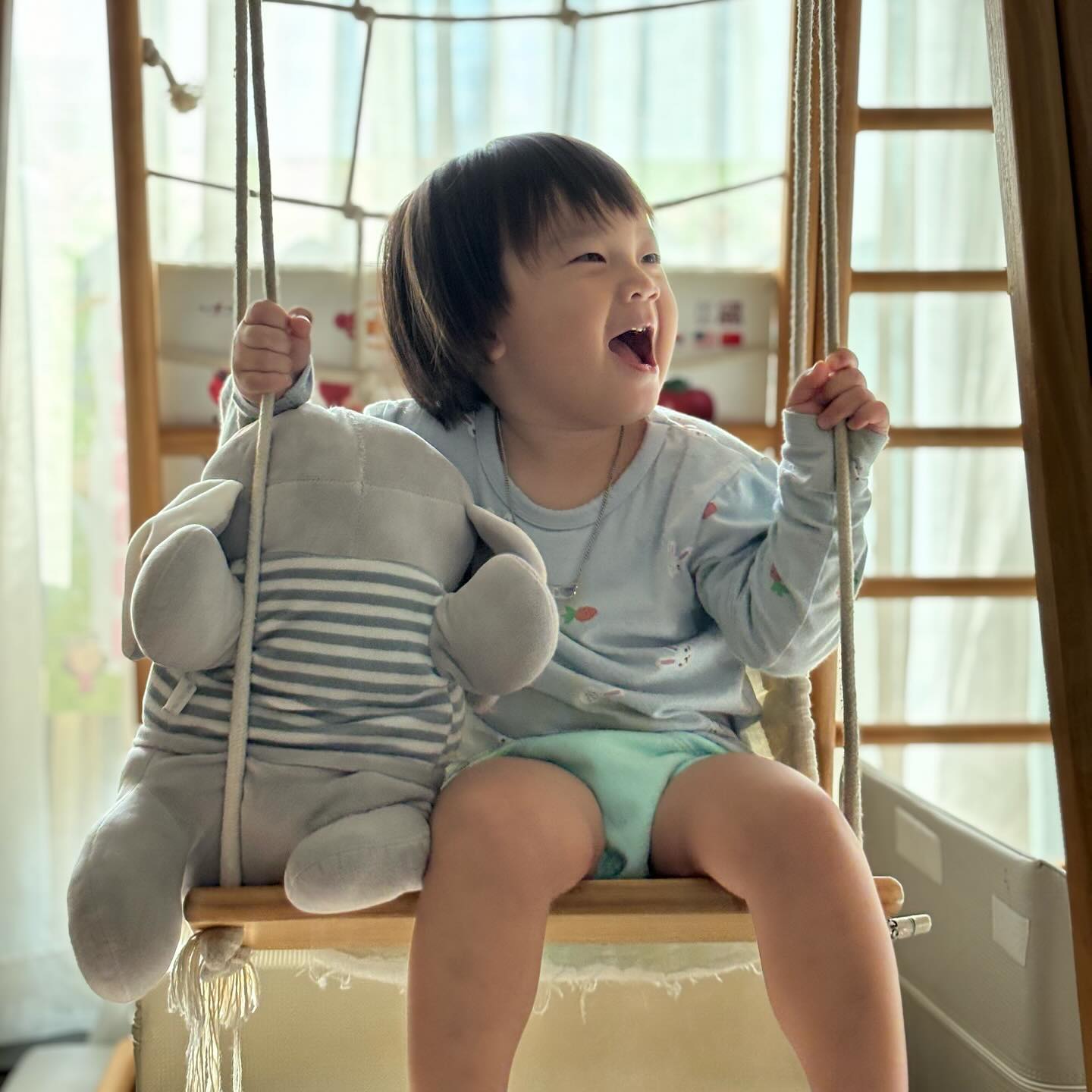 #사랑둥이 

아침부터 기저귀가 불편하다고
징징징이 모드라 팬티 입혔는데
한번은 똥 두번은 쉬아😅

그리고 다시 기저귀행
천천히 잘 해보자🥹
둥이들 나오기 전까지 하핳..

#소변가리기 #팬티기저귀 #화이팅💪