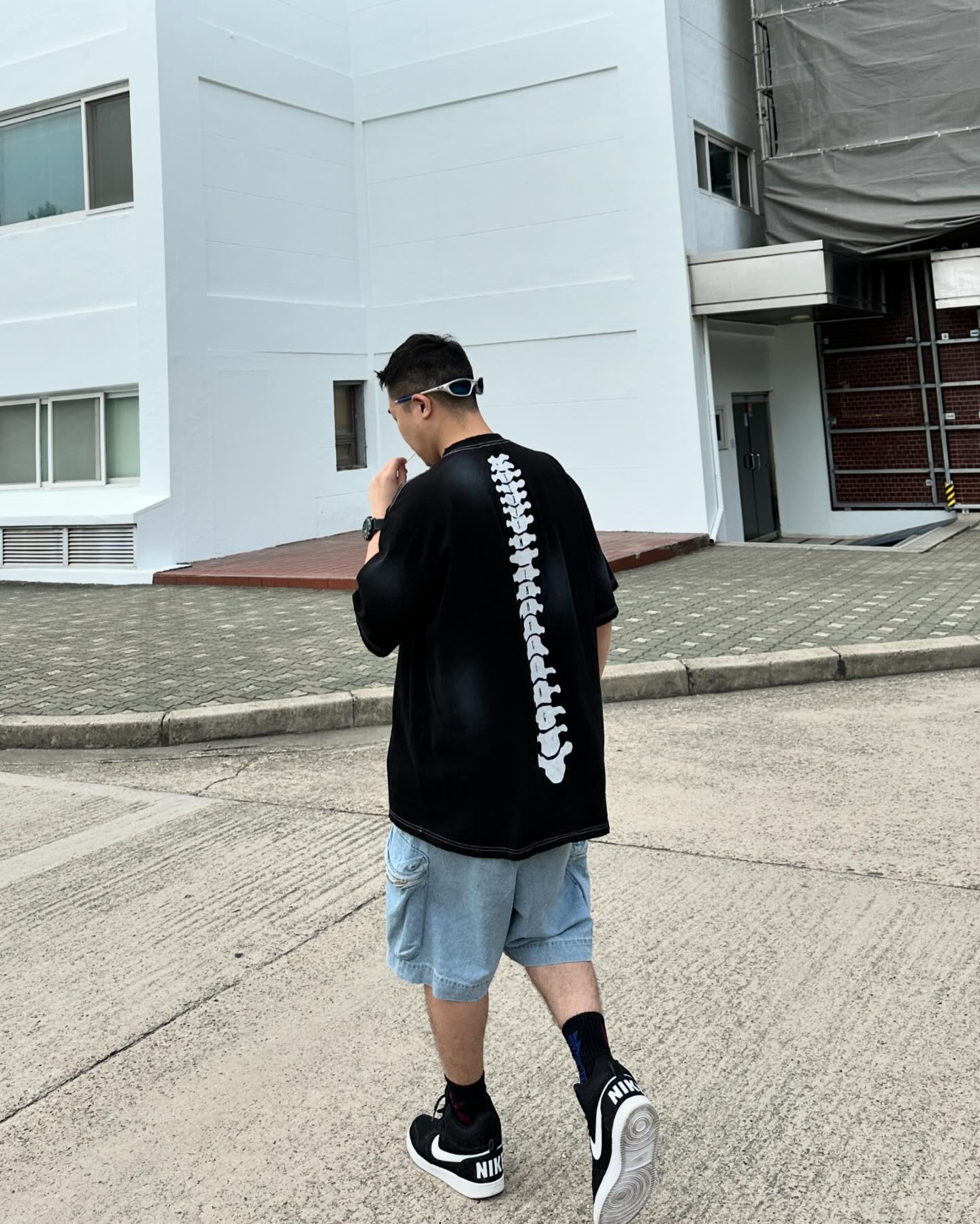 스켈레톤 처음입어봤는데 매력적이다 
엄청 튈줄 알았는데 
생각보다 무난함 

#스켈레톤 #스컬 #skeleton #skull #남자패션 #남자코디 #스트릿코디 #청반바지 #카고바지 #여름남자코디 #남자헤어스타일 #manstyle #manfashion #남자데일리룩 #스트릿코디 #streetstyle #패션계정 #패션피플 #계정소통 #소통환영 #맞팔환영 

 #ファッションコーデ #メンズファッションコーデ 
#メンズコーデ  #大人ファッション