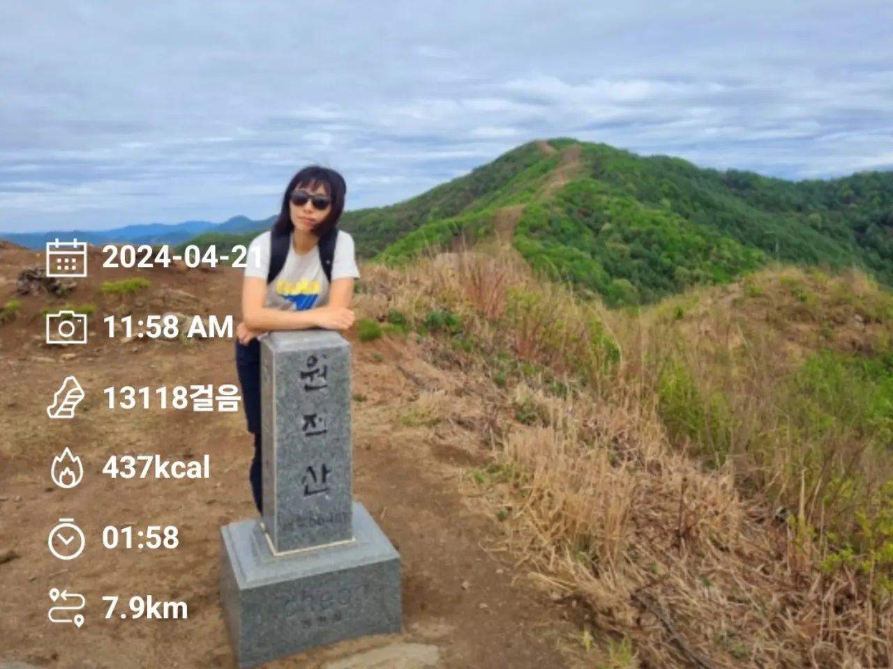 🩷

이천 원적산과 천덕봉 산행.
초록초록 확트인 전망과 예쁜 계단길이
경기도에 알프스 맞네ㅋ
이천에 왔으니 쌀밥 먹어봐야지.
#원적산 #천덕봉 #원적봉 #이천원적산 #마음에기도
#만보걷기 #영원사 #이천돌솥밥 #이천가볼만한곳