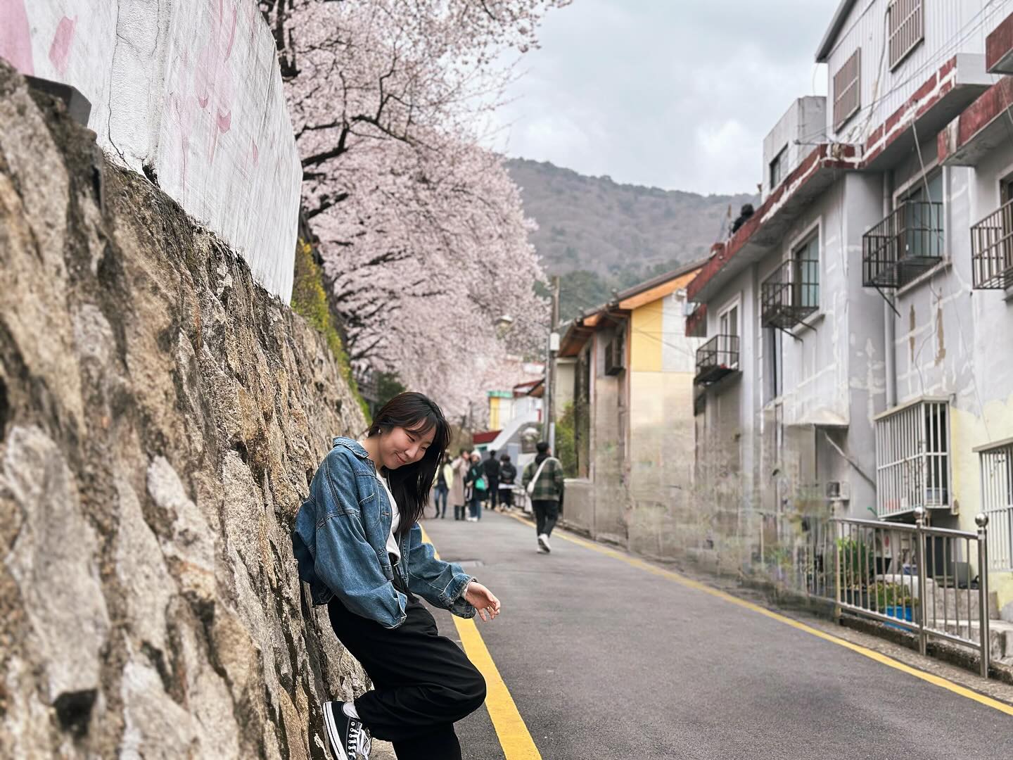 집에서 살짝만 나가도 여행하는 기분이 드는 날🌸
조금만 집 밖에 나와있어도 체력이 소진되는 이상한 ESFJ

그 와중에 여름휴가 계획하는 우리

#찌지고뽀꼬 #부부여행유튜버