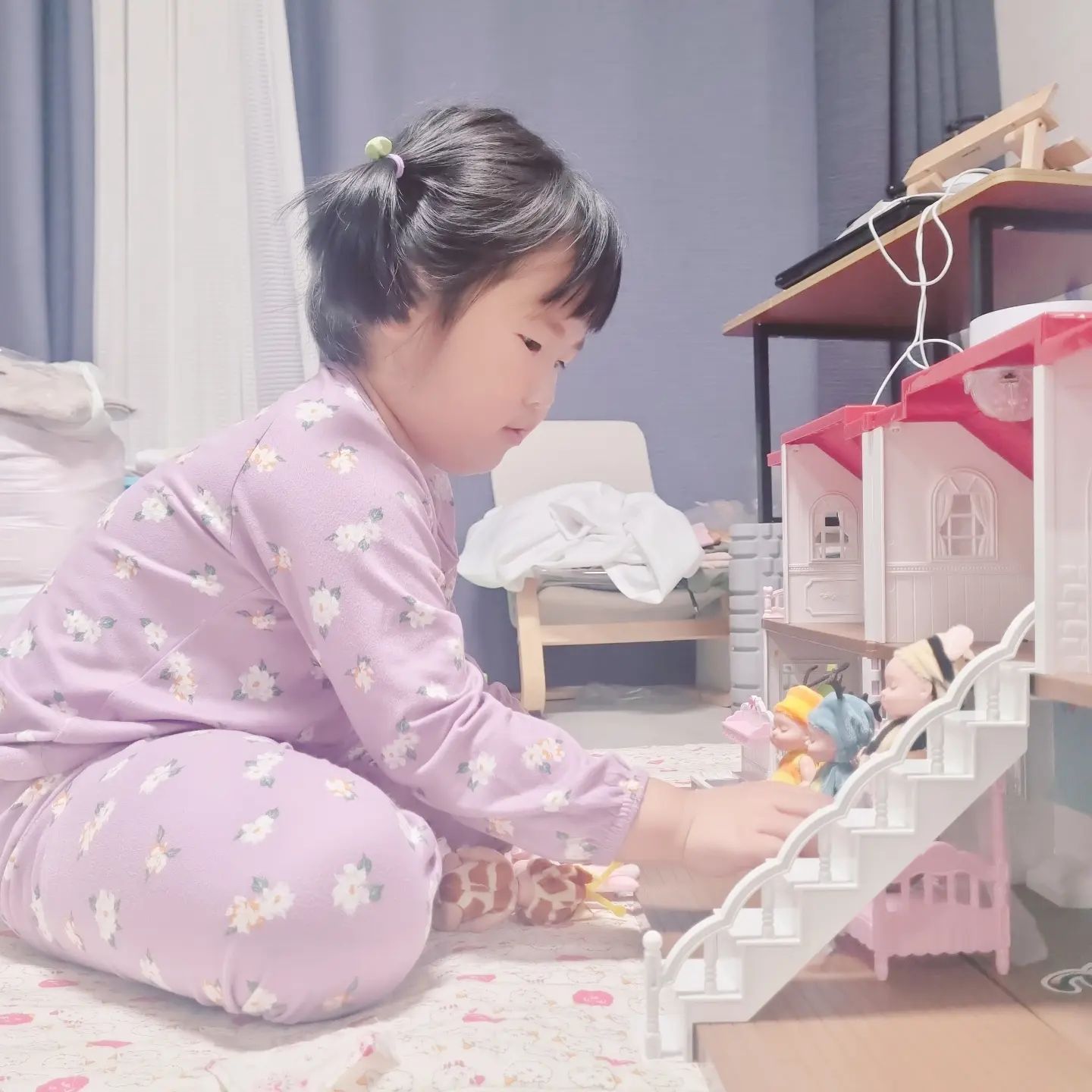 아린이 미리 생일선물♡♡
배타고 온 비싼 아기들~~

한손에 들어와 아린이가 반했어요ㅎㅎㅎ
소리 지르면 엄마 최고!!엄마 너무 좋아라는 소리 들으니 기분이 너무 좋네요 ㅋㅋㅋ