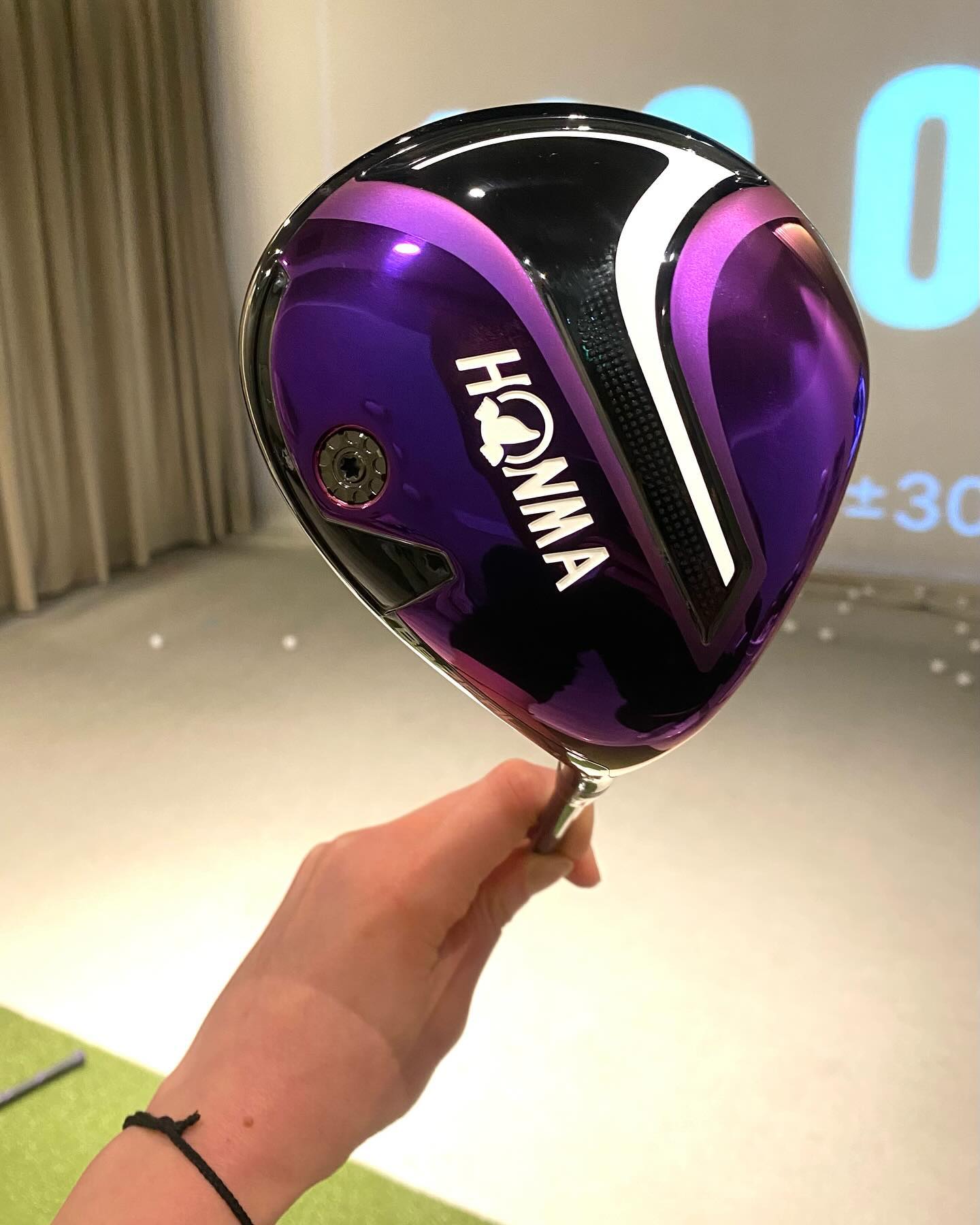 .

💜2024년 NEW 비즐💜
색 너무 이쁘지않나요? 
성능도 좋구 디자인도 이쁘고 1석2조
여성 골퍼분들! 
올해 너무 이쁘게 잘 나왔어요 
혼마와 함께하세요👭🏻