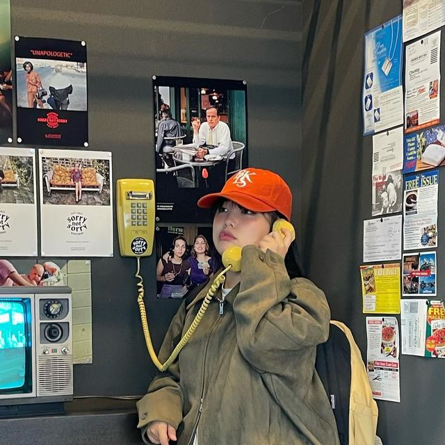 혜림포터 l 데일리룩 on Instagram: "#광고 @1rony9orno_official 이재한 형사님..? 거기 몇년도인가요📞 #아이러니포르노 비건 스웨이드자켓 부드러운 촉감에 포근한 느낌마저드는 스웨이드 자켓 오