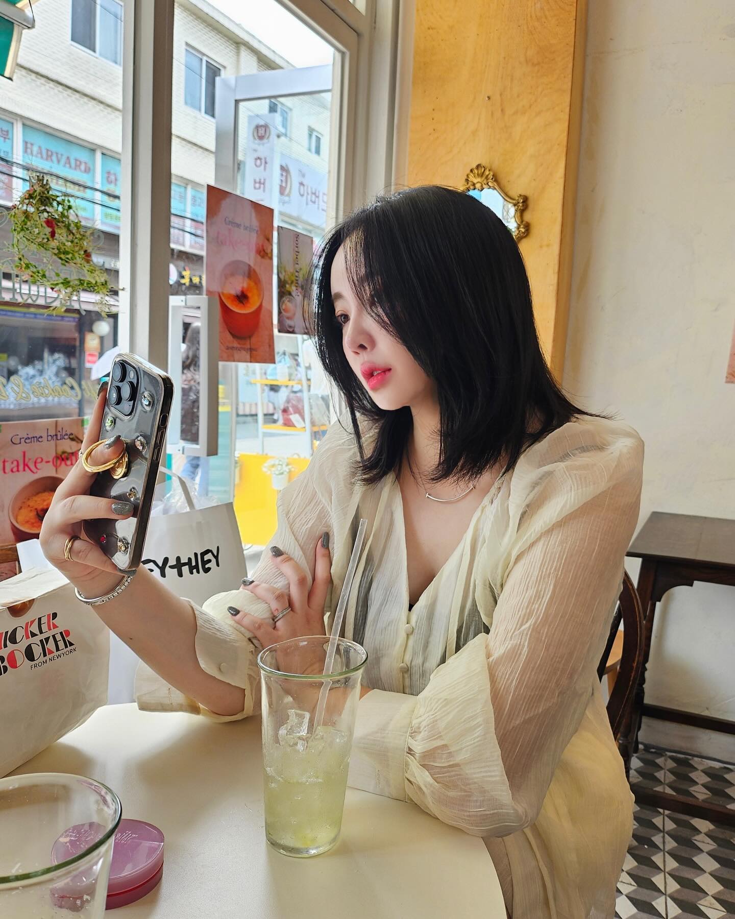 오늘 성수 뿌시고 옴ᕕ( ᐛ )ᕗ