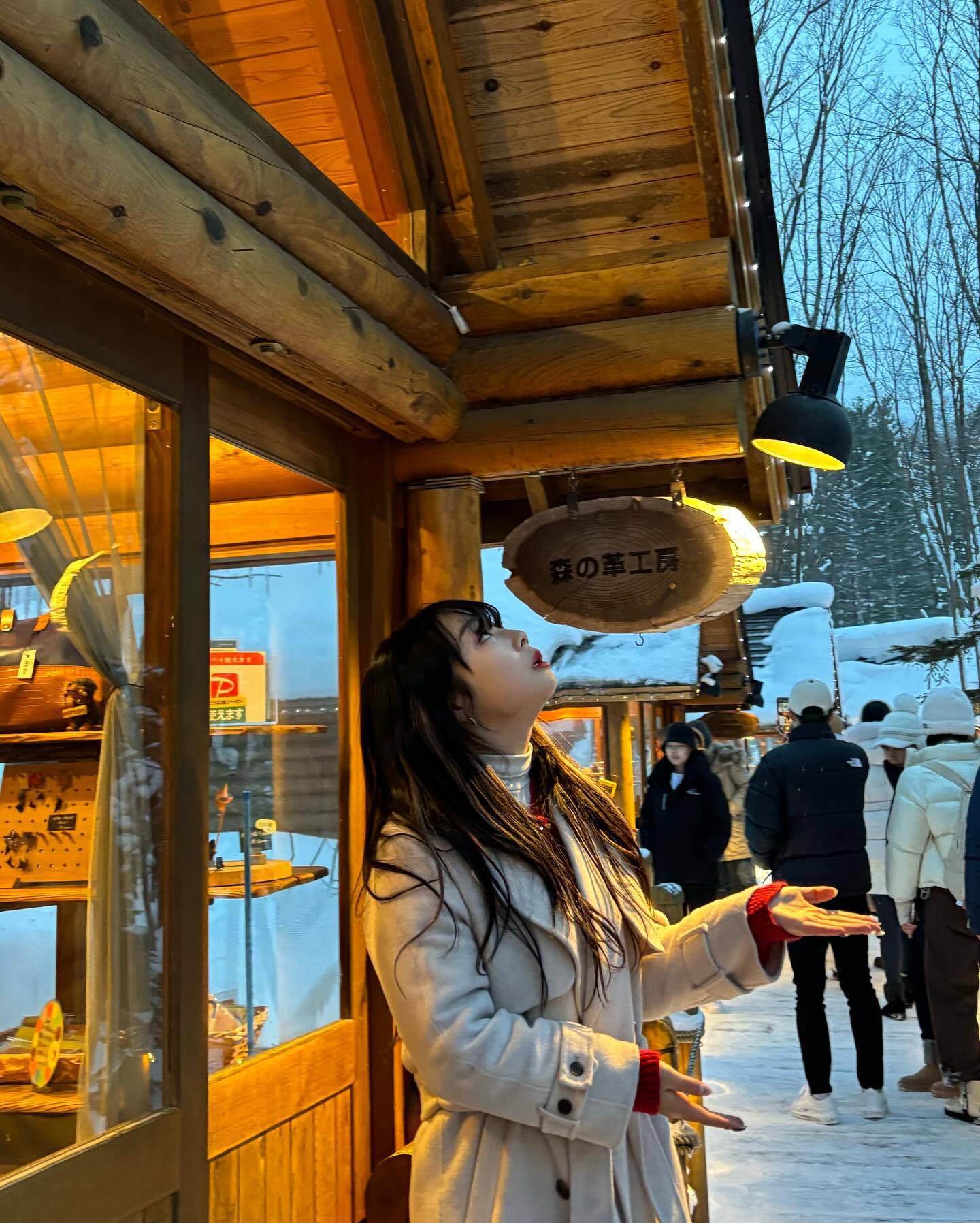 ニングルテラスには 妖精が住んで いるそうです！
.
.
.
.
.
#sapporo #biei #furano #ningleterrace #winter #winterfashion #wintertrip #ootd #daily #dailylook #follow
#followforfollowback #instadaily #dailylife #fff #lfl