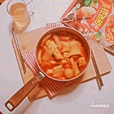 #협찬  #목련어묵파떡볶이 

우와~~
나를 위한 떡볶이  바로  이거다이거야

#떡볶이 #밀키트 
#어묵파 를 위한  목련어묵파떡볶이!

어머나 #스트링치즈 어묵,만두 품은 어묵 순한맛/매운맛, 사각어묵등  어묵종류도 다양하더라구욤

감칠맛이 일품인 멸치육수를  넣어  끓인후  나머지 재료를 넣고  6분 30분만 끓이면 끝 !

 언제 먹어도 맛있는 쫄깃 부드러운 밀떡과
기분 좋게 매콤한 떡볶이 소스의 만남 

다양한 #어묵 덕분에  맛있게 먹었던  떡볶이였어요

네이버 검색 목련어묵을 검색하세요

#떡볶이밀키트 
#목련어묵 #떡볶이밀키트  #목련어묵  #어묵파떡볶이   #어묵만두 #어묵파티 #어묵요리 #간편요리