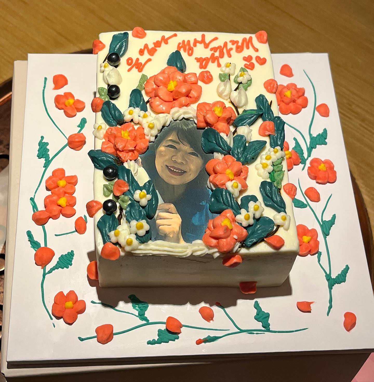 생신축하해 마미❤️ 이번 엄마 생신 케이크는 특별한걸로 준비해드리려고 알아보다가 #그랜마케이크하우스 에서 주문제작 포토케이크 주문했는데 빠르게 제작해주시고 너무 만족❤️
완전 보내드린 사진이랑 존똑으로 케이크에 포토로 해줘서 포토부분 아까워서 못먹겠다는 엄맠ㅋㅋ🤭

다양한 스타일의 케이크 디자인 있어서 담에 또 주문하고 싶은 곳! 매장 분위기도 아늑하고 좋더라구요~카페도 같이 운영해서 커피마시러도 갈 수 있어용☕️

그랜마케이크하우스
grandma_cake_house

🔹인천 계양구 장제로 914-7 1층
📞0507-1301-3910

#협찬 #계양구케이크, #계양구주문제작케이크, #임학역카페 #유화케이크 #주문제작케이크 #고양이케이크 #포토케이크