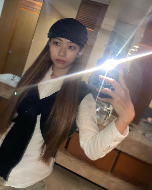 申寶璟 on Instagram: "#광고#협찬 @right_here_women 모자 넘 고급지고 이뿌리♥️ . . . . . #instagood#photo#mirrorselfie #selfie#selca#daily#dailylook #ootd#fashion#style#righthere #업뎃#사진#셀피#셀카#거울샷#거울셀피#