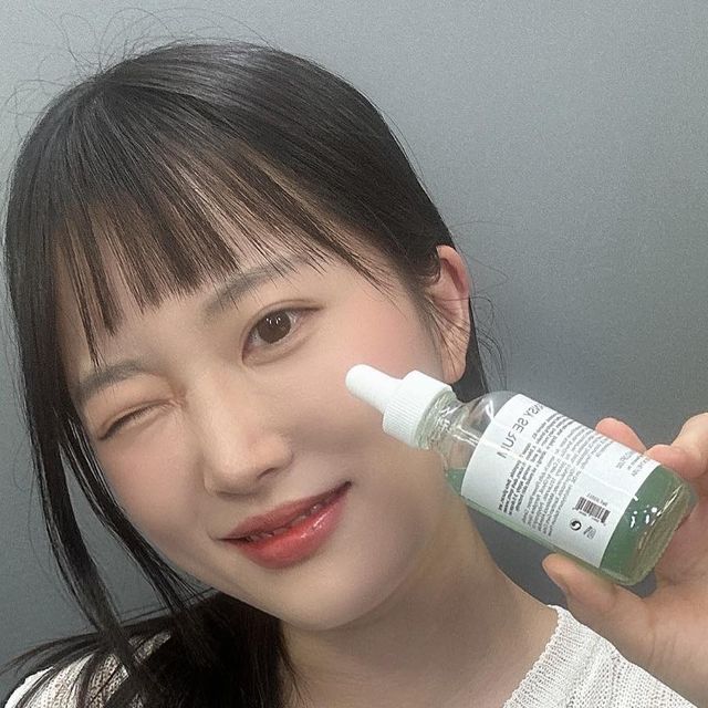 김해인 on Instagram: "#협찬 굿바이 노답 피부 -✨ 나를 구해줄 #911세럼 저는 트러블 한번 올라오면 잘 가라앉지 않아 고민이많았는데요 ㅠㅠ 특히나 빨리 진정시켜야할때 어떻게 해야하나 너