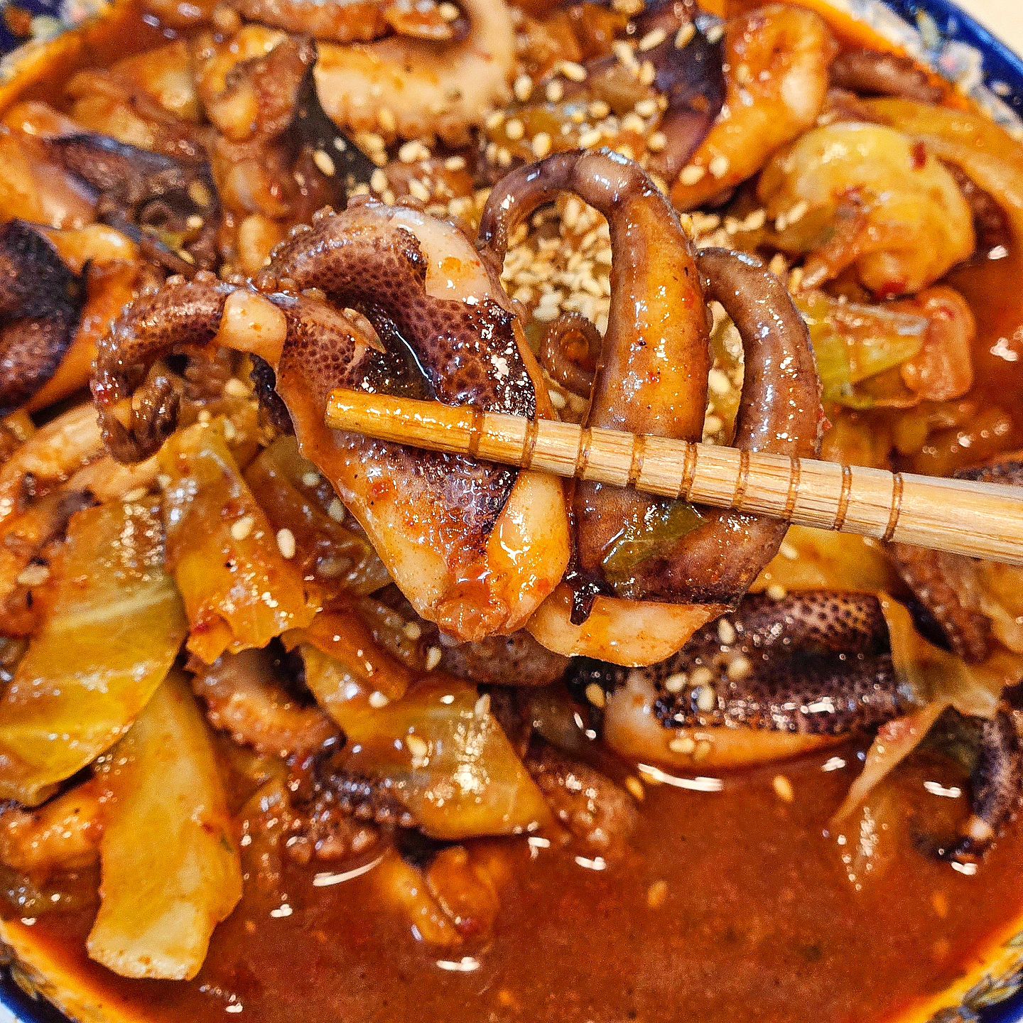 #협찬 매콤달콤 오통통한 쭈꾸미 식감으로
밥 한 그릇은 기본으로 뚝딱 가능🍚

매콤맛 / 순한맛
취향대로 골라골라~

야채만 넣고 끓이듯이 볶아주면
간편하게 완성하는 쭈꾸미볶음 밀키트다.

오동통한 쭈꾸미들 가득에
매콤달콤한 양념장 까지 취향저격✨️

집밥요리 간단하잖아?😍

🔎 봄봄팩토리
https://smartstore.naver.com/bombomhi

#운몽_밀키트 #밀키트 #밀키트맛집 #봄봄팩토리 
#쭈꾸미볶음 #쭈꾸미밀키트 #쭈꾸미맛집 #주꾸미볶음 #쭈꾸미요리 
#주꾸미요리 #koreanfood #집밥 #집밥스타그램