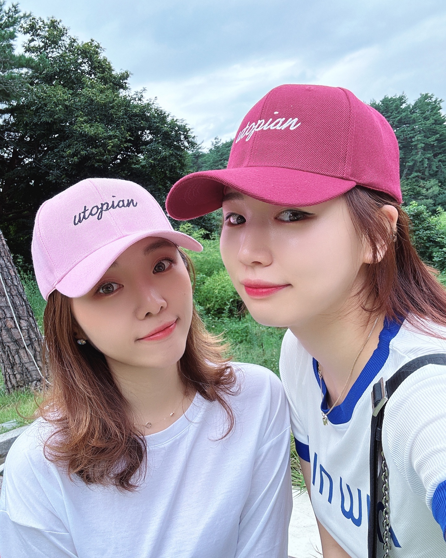 🧢이쁘죠?
색깔별로 구매 완료🧚‍♀️

디자인, 핏, 색감 다 미쳤음!
로고 의미까지 완벽!

: utopian :
나의 최고의 이상향 그리고 편안함

유토피안 모자쓰는 날에는 더 행복해질 수 있는 날💙🧢

원하시는분 DM💌
.
.
#유토피안 #굿즈 #유토피안굿즈 #모자 #모자코디 #모자스타그램 #패션그램 #패션코디
