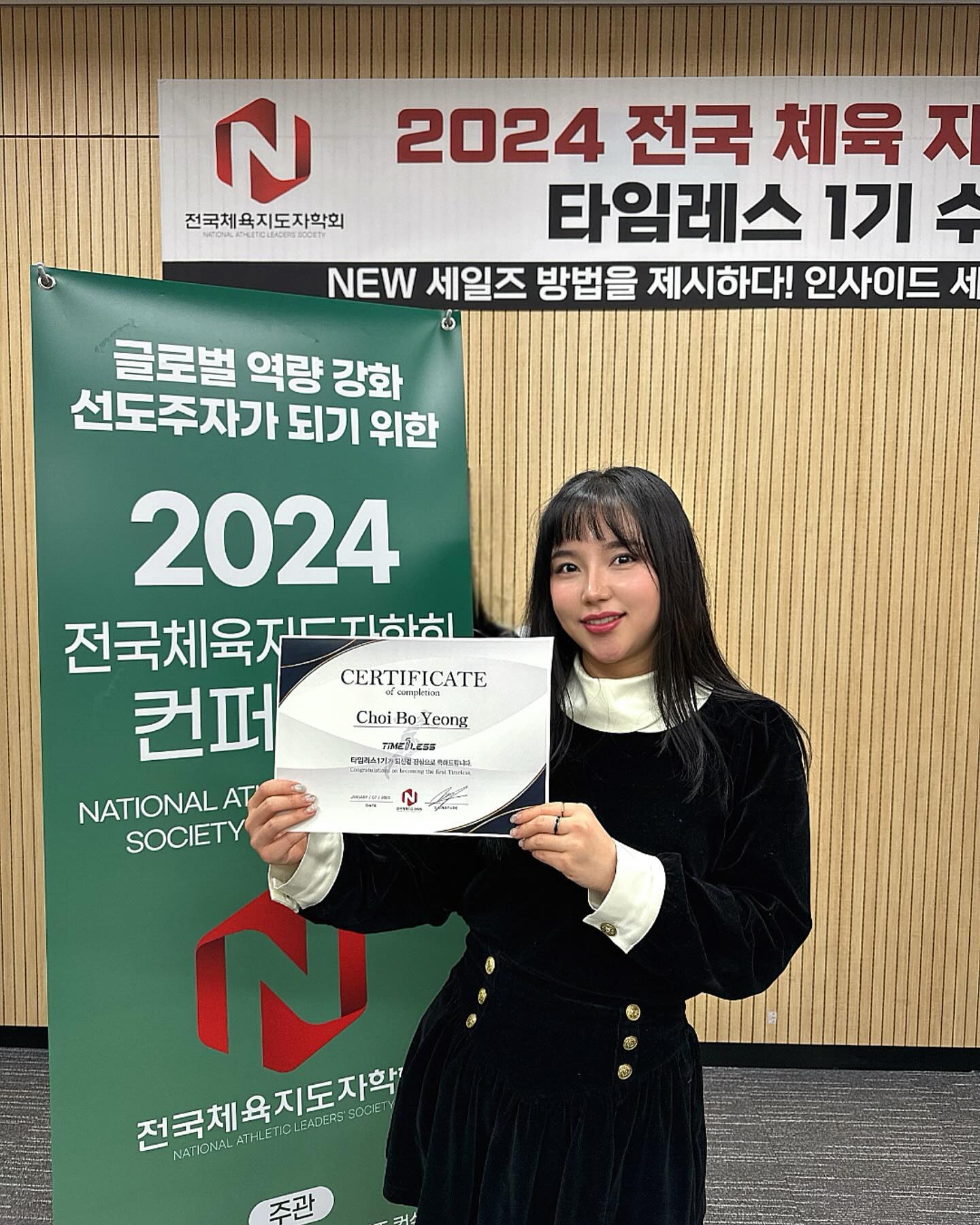 1/7 일요일 아침 주말휴식을 반납하고 모인
필라테스 강사, 헬스 트레이너, 관리자, 대표 등

우리 운동업계에 이렇게 열정 가득한 분들이 많구나
또 느끼며 기대되는 미래전망과 자부심을 느낄수 있었던
#전국체육지도자학회 #피트니스마케팅 #강연

hip___fit 꾸준함의 무기를 지니신 김민기 이사님을 통해 다시한번 상기시킬수 있었던 블로그 업로드👍🏻
c_y_castle_ 예전부터 알고있었지만 마음으로 수업하시는 진정성에서 나오는 바이브 최윤성 이사님👍🏻
aerassam_  레슨이고 강연이고 진짜 똑소리나게 해내시는 파워J 조애라 이사님까지👍🏻👍🏻

작년에 새로 입회하게된 golf_trainer_henry 
협회장님‼️ 매서운 추진력으로 불을 밝혀주셔서
새해 다짐하는 목표와 계획을 다시한번 다잡게 됐다.

세종시에서도 오시고, 강릉에서도 오셨다는 샘들
열정에 또한번 자극을 받으면서 조금은 안주해있던
나스스로에 반성하는 시간도 갖게된🤧🤧 좋은시간🙏🏻

앞으로도 지금처럼 나자신을 믿되,
자만하지 말고 부단히 노력함을 맘속에 새긴당✨✨