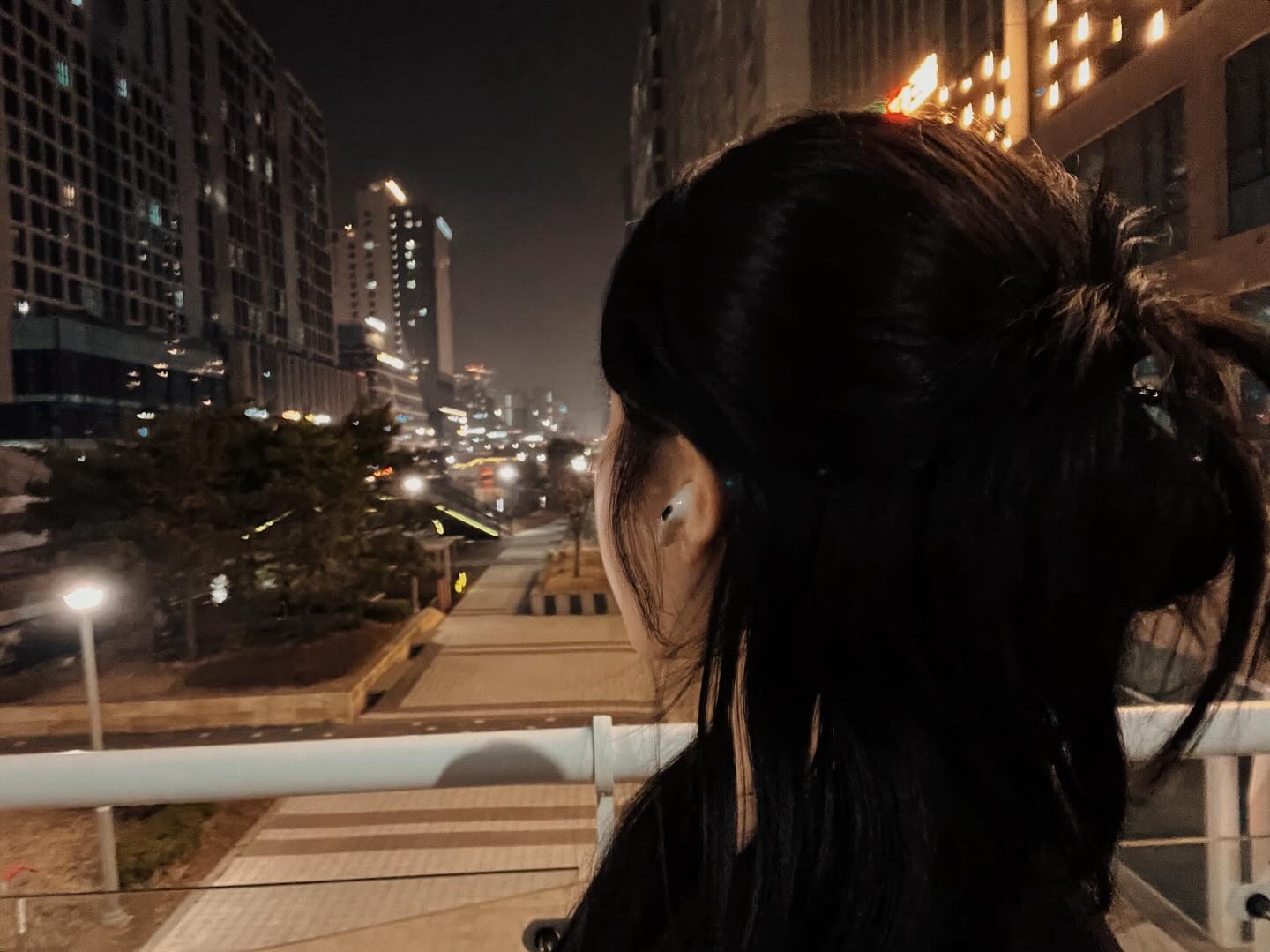 갑자기 이 노래 빠져서 맨날 듣는중 ••• 🎧