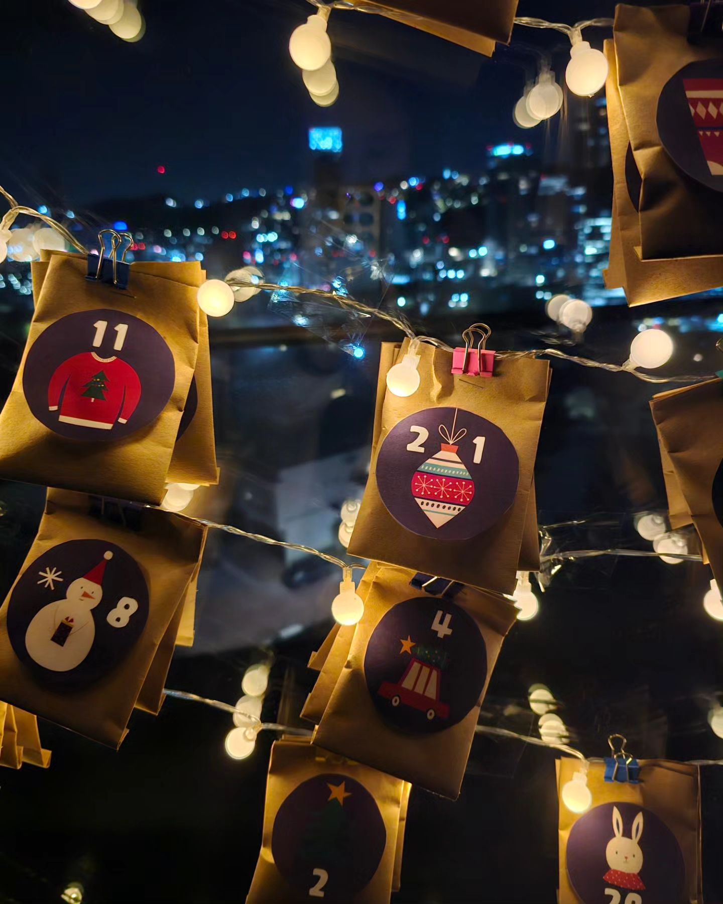.
#어드벤트캘린더트리🎄
.
팍팍한 너희들의 하루하루
힘이 되어주고 싶어서...준비했어
이번주엔 시험이 3일이나 있어서
시험공부하는 쓰리뽀 넘나 안쓰럽
.
한국의 맛 마이쭈랑 새콤달콤 가득넣고
스페셜 쿠폰까지 넣어만든
올해의 어드벤트캘린더ㅎㅎㅎ
내일 아침 일어나서 얼마나 좋아할지
나...좀 설렌다 얘들아 ㅋㅋㅋㅋ
.
#어드벤트캘린더
#오늘의공부는다해야뜯을수있어
.