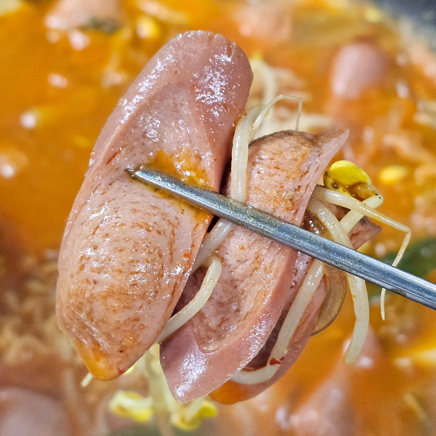 #협찬
요즘같이 추울 때 얼큰하면서 뜨~끈한 국물 생각나잖아요?
오늘 점심식사는 맛깔난 부대찌개♡
#요기요 로 주문하고 직접 방문해서 픽업했는데
소시지, 두부, 콩나물 등 건더기가 대박~
육수도 시원칼칼하니 소주 한잔 땡기는 맛
3인분이라는데 넉넉한 3인분이라 
여자 4명이 맛나게 잘 먹었어요!

뚜껑집부대찌개 인천청라점
주소 : 인천 서구 크리스탈로102번길 22 경연타워 132호
전화번호 : 032-567-6358
영업시간 :  월~토 10:00 ~ 20:00 / 매주 일요일 휴무

#뚜껑집부대찌개#청라뚜껑집#뚜껑집#뚜껑집부대찌개 #청라부대찌개#청라뚜껑집부대찌개#부대찌개맛집 #청라부대찌개맛집 #청라맛집 #청라배달 #청라포장 #배달맛집#부대찌개포장 #국물요리 #맞팔 #청라호수공원 #청라푸르지오 #청라홈마트 #햄 #소시지 #캠핑음식 #청라카페