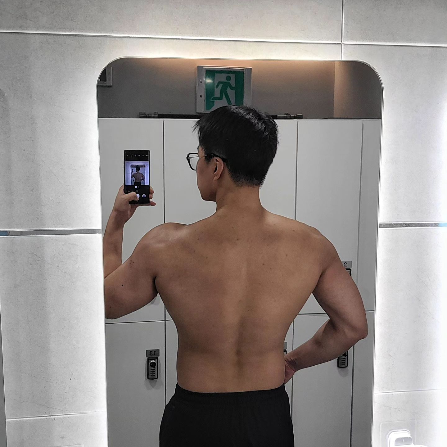 일하다가 힘들때 운동갈까말까해서 헬스장가면
많은 사람들이 운동하는 걸보면 운동 참잘왔다고 생각든다
나만힘든게 아니였구나를 다시 한번 절실하게 깨닫게해준다

그래도 힘듬🤸🤸‍♀️🤸‍♂️

#오운완#헬스#gym#운동