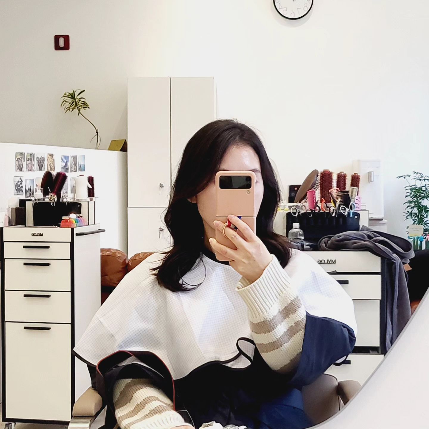 매일 운동하느라 귀찮다고 머리묶고만 
다녔는데 나에게 넘 소홀했어~
올해는 나를 더 사랑해줘야겠어^^
여자의 변신은 무죄??
미용실부터 바로 예약했지요~

울산남구 야음동에 새로 오픈한 #도프헤어
지금 오픈기념 30%할인 이벤트 중
머리길이도 쫌 자르고 
굽실굽실한 곱슬머리 매직으로 쫙~ 펴고
빌드펌으로 s컬을 한층 살려줬어요
내츄럴하니 자연스러우면서도
고급스러움가득~~ 완전 만족이야!

dopehair_ulsan 
#울산미용실 #울산남구미용실 #울산미용실추천 #울산야음동미용실 #울산대현동미용실 #울산수암동미용실 #도프헤어 #울산도프헤어