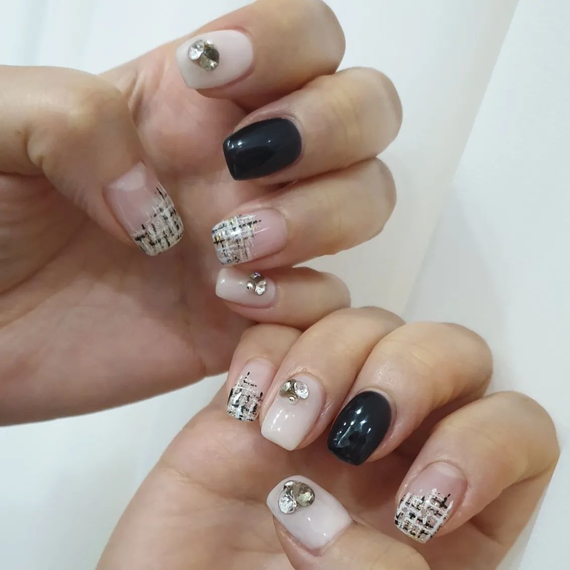 마음이 울적할땐.. #겨울네일아트 #트위드네일 #대전탄방동네일 #탄방동네일샵 #프롬수네일