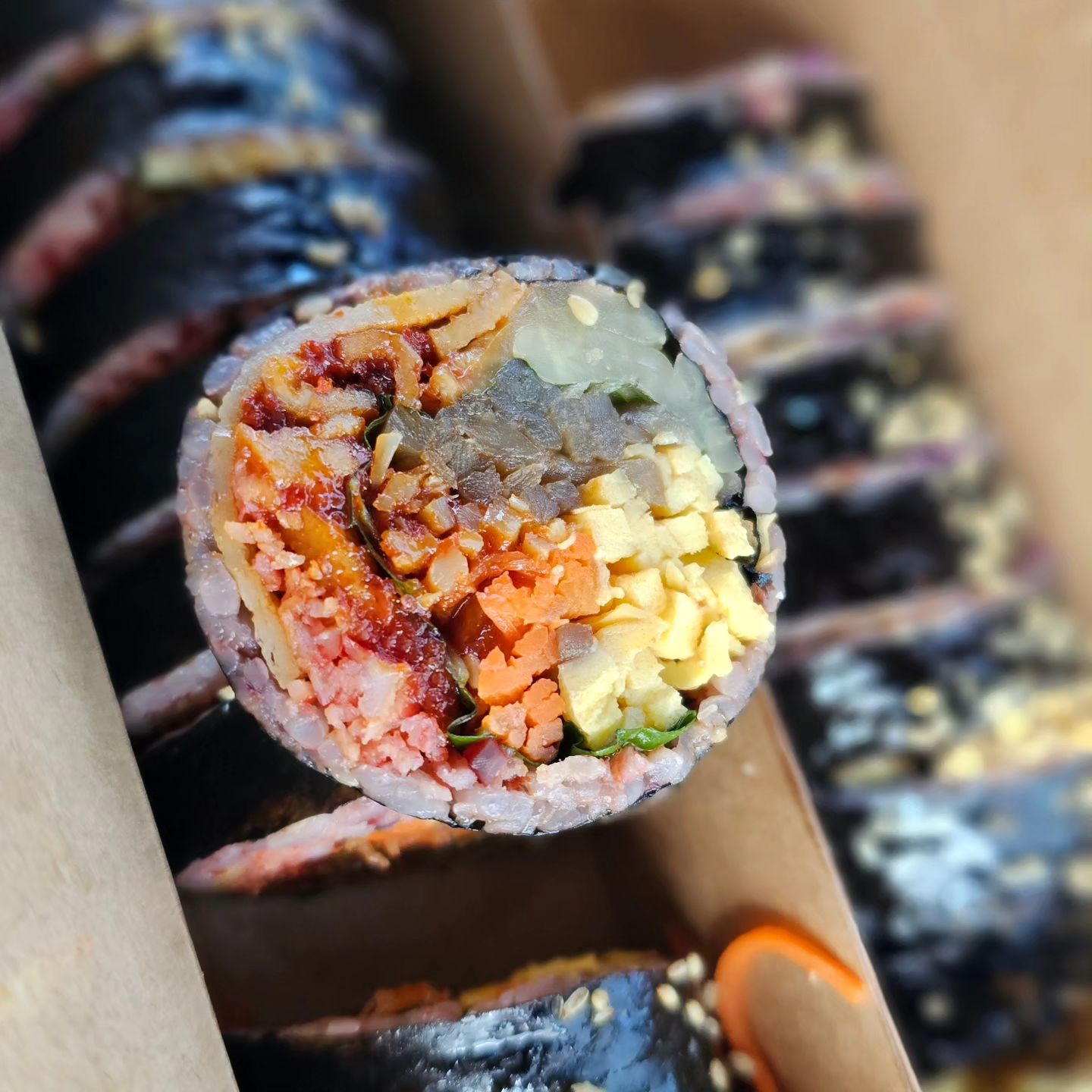 #다길김밥 #전라도맛집 
.
#전라도여행 에서 또 하나 발견한 #김밥맛집추천 
작은 가게인데 재료에서 완전 정성이 느껴짐!!♡

#김밥매니아 인데 먹어본 김밥중 손에 꼽음ㅋㅋ
#매콤진미채김밥 진짜 매운데 계속 생각나는맛이고
#멸추김밥 은 멸치 싫어하는 내가 인정하는 맛ㅋㅋ
기본김밥 또한 기본에 충실ㅋㅋ

묵은지참치김밥도 궁금했는데 배불러서 못먹어봄ㅜ.ㅜ

#남해여행 은 #먹방여행 이었나보다ㅋㅋ
.
#김밥맛집 #먹방은계속된다 #프로먹방꾼 
#맛스타그램 #먹스타그램 #mukbang #jmt
#새해에도잘부탁해 #선팔하면맞팔가요 #먹팔