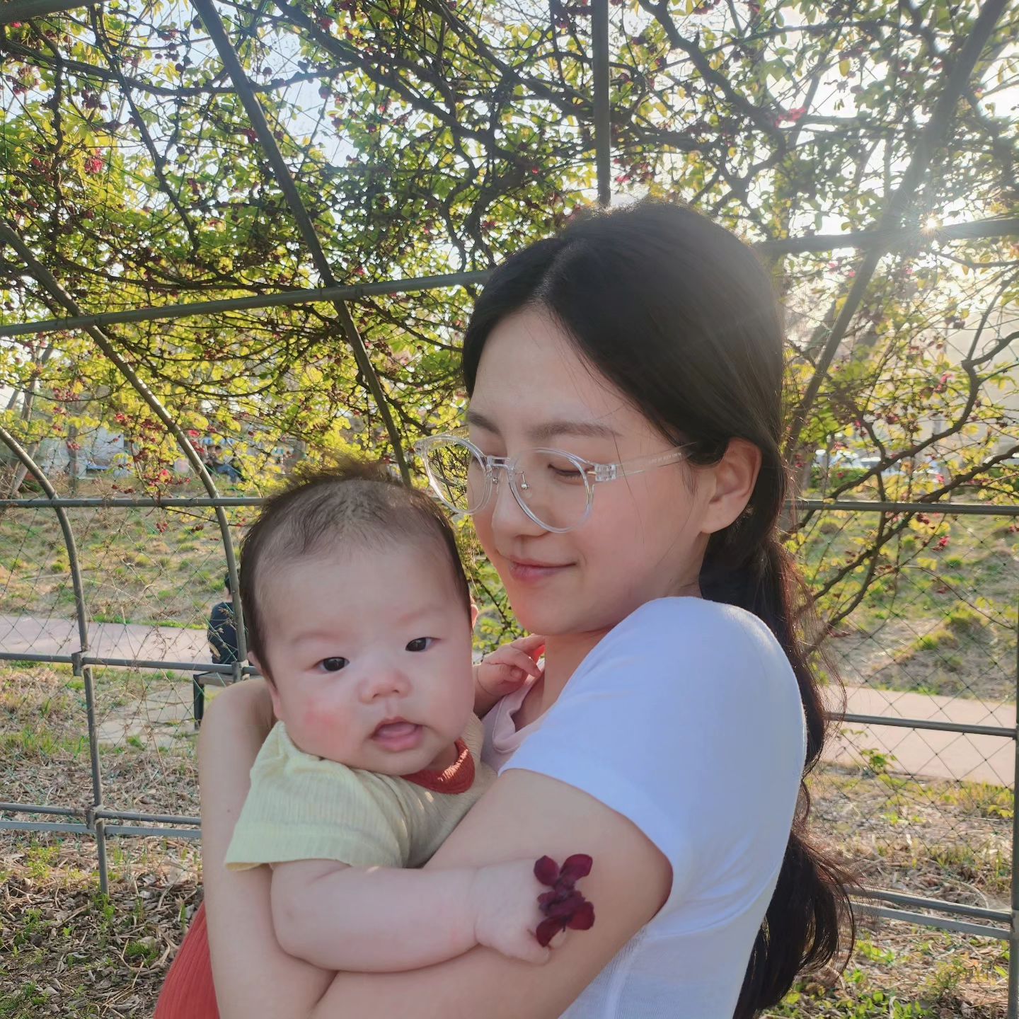 날씨가 너무 좋아서 안나올수가 없자나 😢