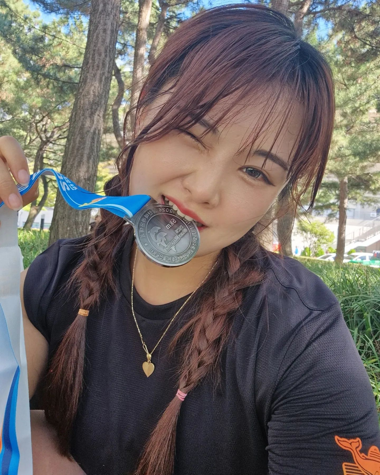 24.10
찐 마라톤 첨 도전ㅎㅎ
시작은 5km였지만
시간단축을 하던지, 거리를 더 늘리던지
다시 도전 해 보자!!
왜냐면 오늘 너무 재밌었거든~
색다른 기분을 느끼게 되었거든~

오늘 완주》《
잘했다 나 율꽁잌ㅋㅋㅋ