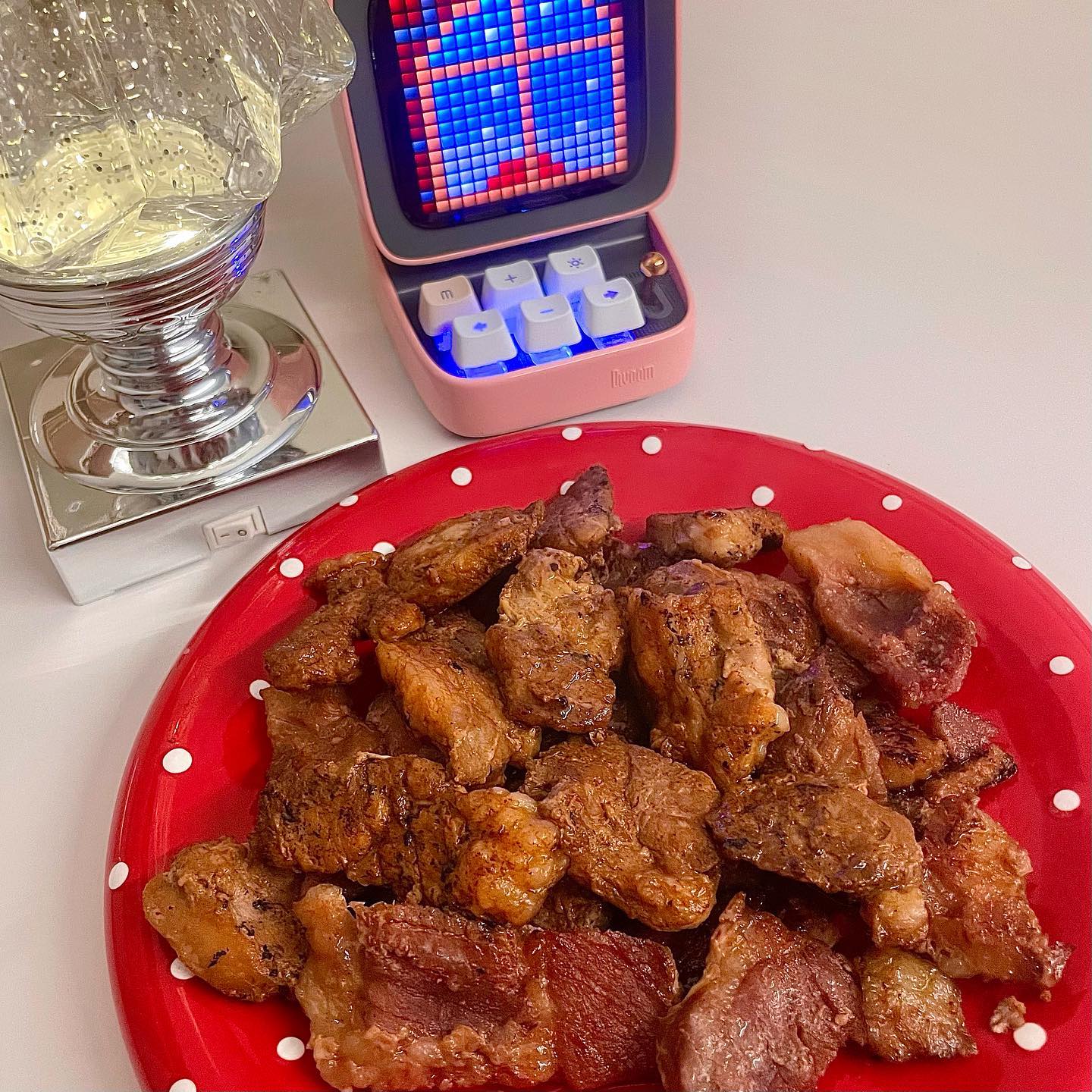 #협찬 #광고 입니다🥩🥩🥩🥩🥩
오늘은 왕조실록 #서서갈비 #양념돼지갈비 를 가져와봤어요ㅎㅎ
이 #돼지갈비 는 금액 대비 양이 많이 많아 가성비가 좋답니다💸
1인 가구나 자취생들이 드시기 편리하고, 집들이음식이나 캠핑용 고기 등등 간편하게 구워드실 수 있어 추천드리고싶어요👀❤️
매콤한 맛과 달달한 맛중에 선택할 수 있어서 취향에 맞춰 주문 할 수 있답니다!!
덕분에 연초부터 달달한 #양념갈비 수혈했네요😆

구매링크 : https://naver.me/FJirEFCM