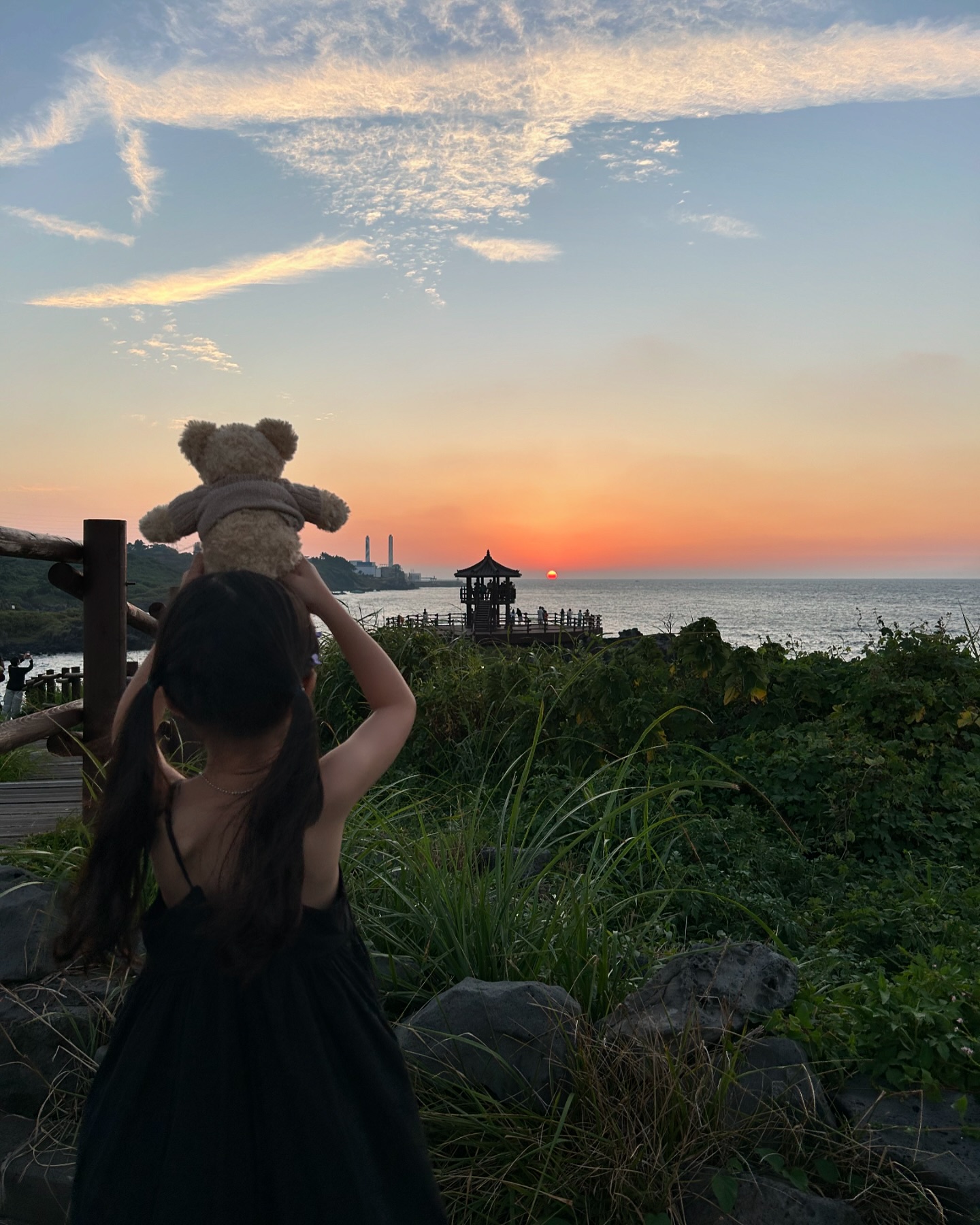 _

내가 사랑하는 노을❤️
셋이 화보찍고옴🧑‍🧑‍🧒