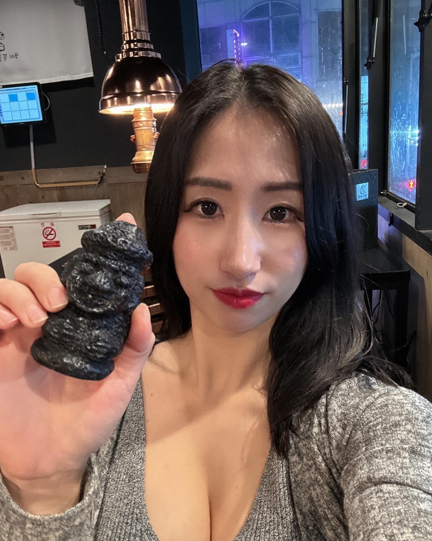 (협찬)🍊제주옥탑 수영점

수영역근처 구워주는 제주 🐗흑돼지구이 전문점

저는 특수부위먹고싶었는데 품절되서 흑돼지 숄더랙과 흑돼지 삼겹살 세트 시켰는데 이것도 맛있었어용

식사는 1인 1식사시켰어요

🦐딱새우된장찌개랑 🍚밥
그리고 모밀냉면

제주옥탑은 부산에서 동래 연산 서면 반여 여기가 다섯번째집이고 이번이 거의 10번째에용!

꽤 넓어서 회식하기도좋을것같구<저희도 회식했었음

🪑아기의자 있어요

5월말까지 소주반값 이벤트중

✅네이버리뷰시 감귤에이드 또는 흑돼지김치찌개 서비스

🅿️건물 뒤 주차가능
(동원비스타2차정문 맞은편 야외주차장)

⏰매일 오후5시-오후11시

📍 수영구 감포로 100 2층
(민락동 129-3)

#수영 #수영구 #민락동 #수영역 #민락동맛집 #부산고기집 #부산맛집 #부산고깃집 #부산흑돼지 #부산수영구맛집 #부산수영고기집 #부산수영맛집 #수영술집 #수영핫플 #수영맛집 #제주옥탑 #수영역맛집 #부산고기맛집 #수영역고기집 #민락동술집 #수영역고깃집 #민락동맛집 #부산민락동맛집 #부산민락동고기집 #제주옥탑수영점 #수영고기집 #부산술집 #부산핫플 #부산가볼만한곳 #부산핫플레이스