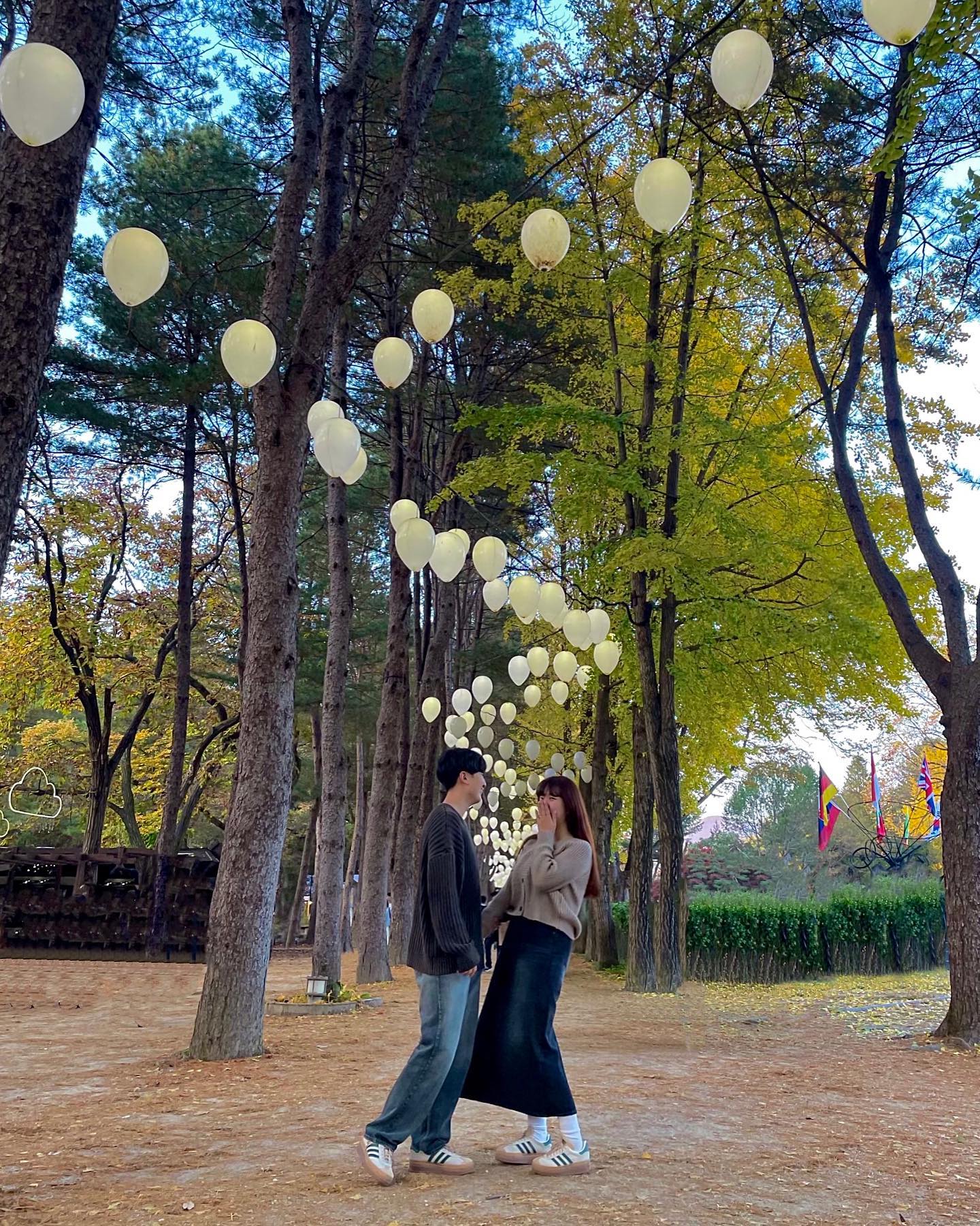 ❤️‍🔥
2023 . 10 . 27 ~ 2023 . 10 . 28 in Nami island
날씨 좋을 때 꼭 보여주고 싶은게 있다며 데리고 가준 별 명소 ✨
동혁이 덕분에 북두칠성과 카시오페아 직관 성공 🫶🏻
.
.
#남자친구 #커플 #커플사진 #커플스타그램 #커플신발 #여행 #여행스타그램 #가평 #남이섬 #단풍 #단풍구경 #별 #별자리 #북두칠성 #카시오페아 #좋아요 #좋아요그램 #일상 #데일리 #인별 #instagram #ffff #follow #daily #like #trip #ootd #✨ #🍁 #❤️