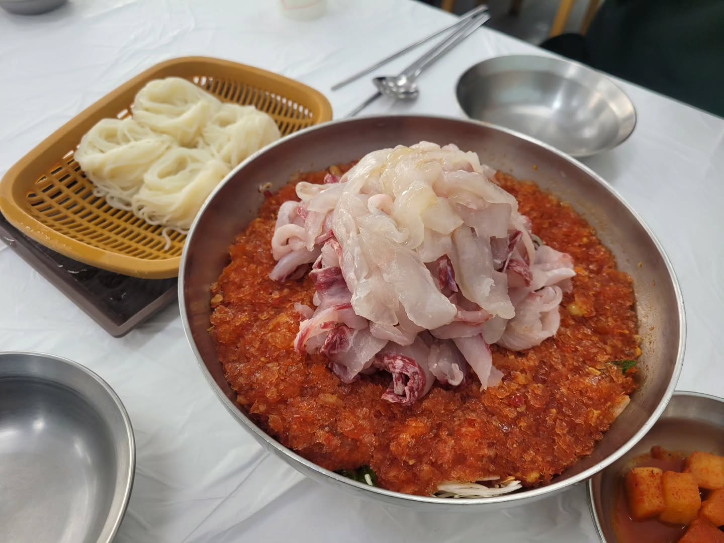 여긴 진짜 찐이다

#물회#영종도#물회맛집#영종도맛집#선녀풍#선녀물회#파전#맛집투어#맛집#데이트#주말데이트#소확행