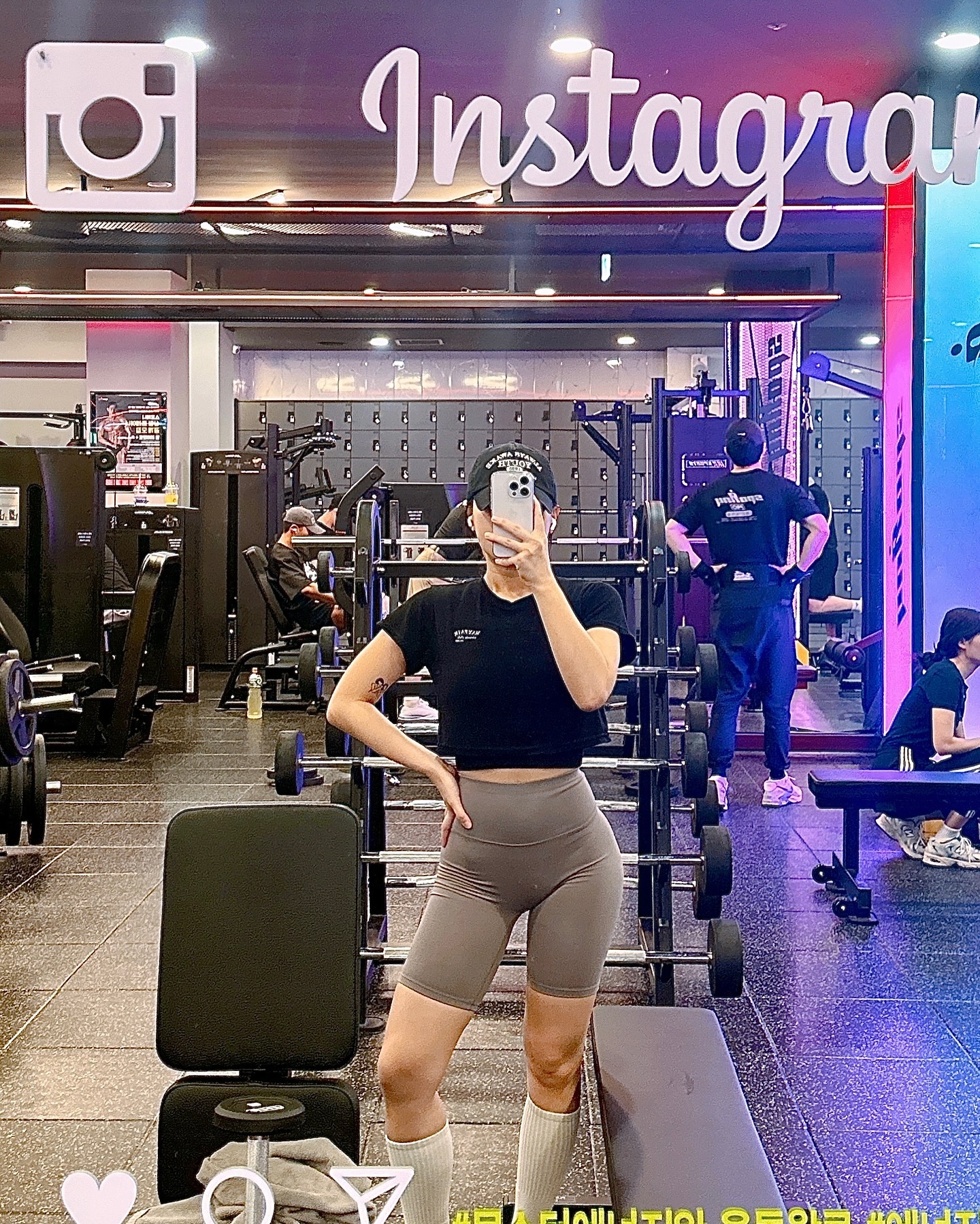 일요일 오전도 개운하게 시작!

요즘 상체 편식했더니 힙 볼륨이 줄었드라구요ㅠ
역시 몸은 거짓말 하지 않지..하는 만큼 얻는 법..!
당분간 하체+힙 집중해서 다시 끌어올려바야지!!

남은 주말 행복하게 보내세용🍀