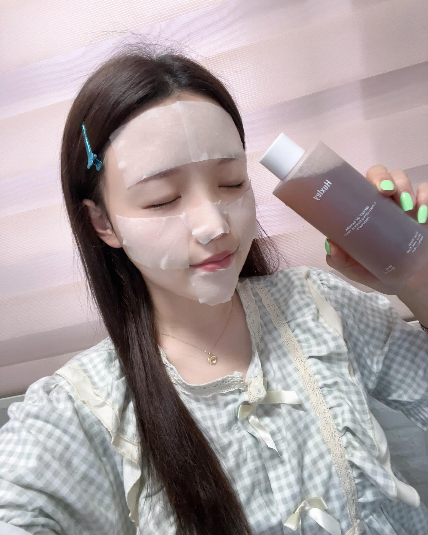 헉슬리 컨디셔닝 에센스 토너 프리쉐이프 #제품제공 

100% 자연 공정 발효로 만들어진 제품이라 그런지
피부에 자극이 없고 !! 속부터 수분감이 채워지는 느낌이에요
속건조가 좀 있는 편이라 늘 스킨케어에 진심을 다하는데
헉슬리의 특허 원료인 모로코 선인장 발효수 덕분인지
속부터 수분을 가득 채워주고 피부결까지 부드럽게 만들어주더라구욧
토너를 한번 가볍게 바르고 난 뒤 팩까지 해주니
다음 날 까지도 피부가 완전 촉촉하고 쫀쫀했어요 !!
제품을 제공 받았지만 앞으로도 구매해서 사용 하고 싶은 토너에요 ✌🏻
올리브영 1위 !! 글로우픽 1위 !! 인 이유를 사용 해 보니 알겠어용
저처럼 속 건조 피부 있으신분들 사용 해 보시는건 어떠세요 ~~?!!
