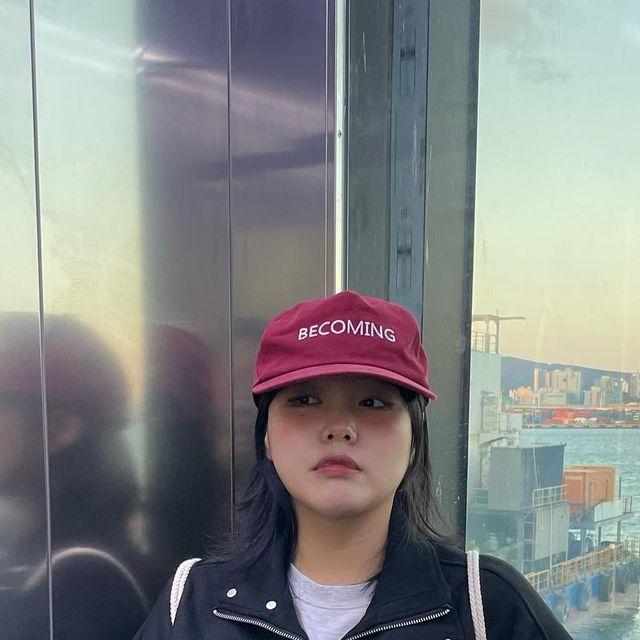 혜림포터 l 데일리룩 on Instagram: "#광고 @standarderror_official 모두들 햅삐뉴이어입니당✨ 스웨이드자켓 캐트릿 맛으로🖤 #스탠다드에러 하이넥 포켓 스웨이드자켓 소프트한 터치감의 스웨이드