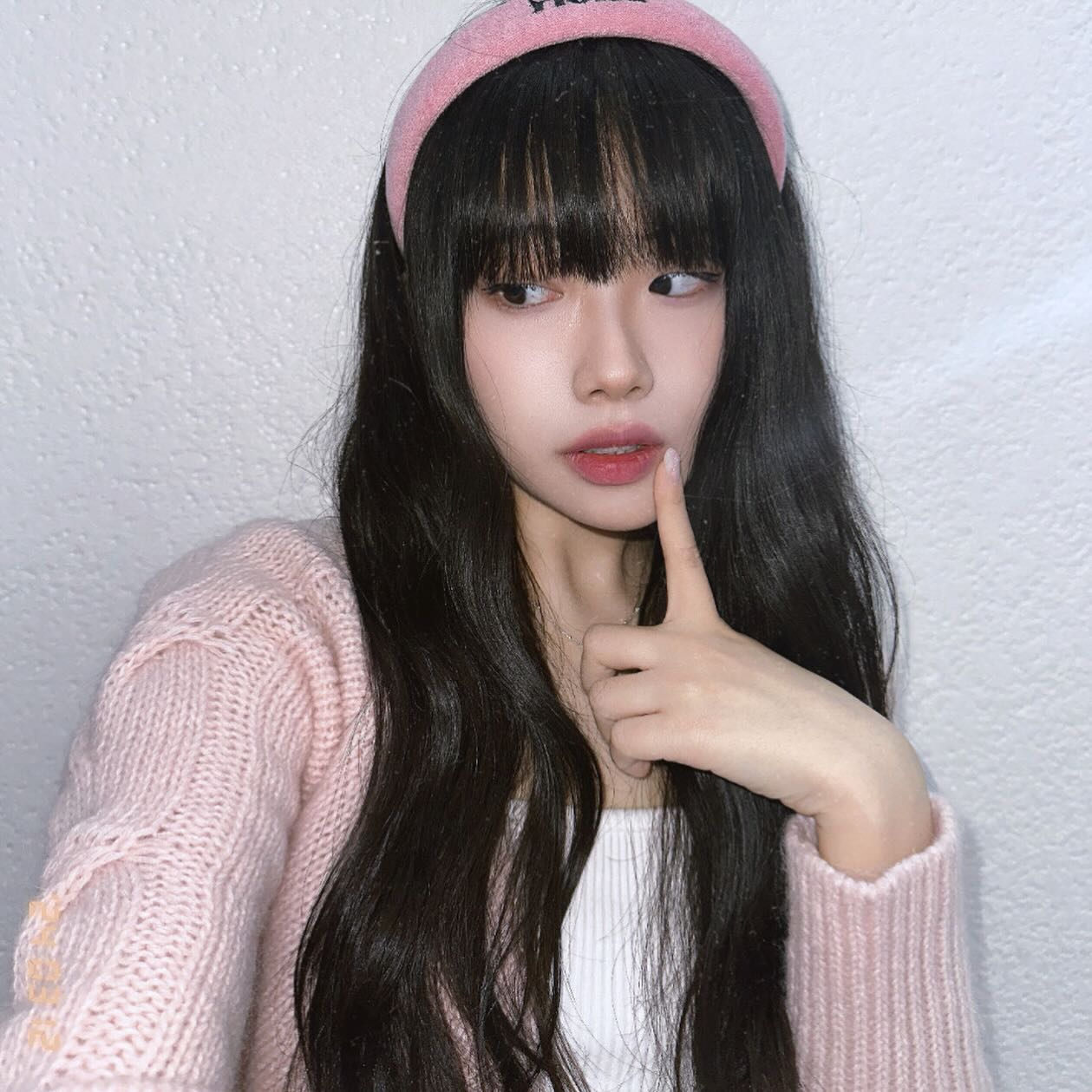 어쩌다보니 셀카만 잔뜩 찍어온 촬영😶‍🌫️
셀카는 역시 후면카메라..
-
-
-
-
-
#셀피 #봄코디 #필름사진 #헤어밴드 #머리띠 #쓰리타임즈 #볼레로가디건 #가디건코디 #프리랜서모델 #koreanmodel #koreanidol #koreanstyle #ulzzang #selfie