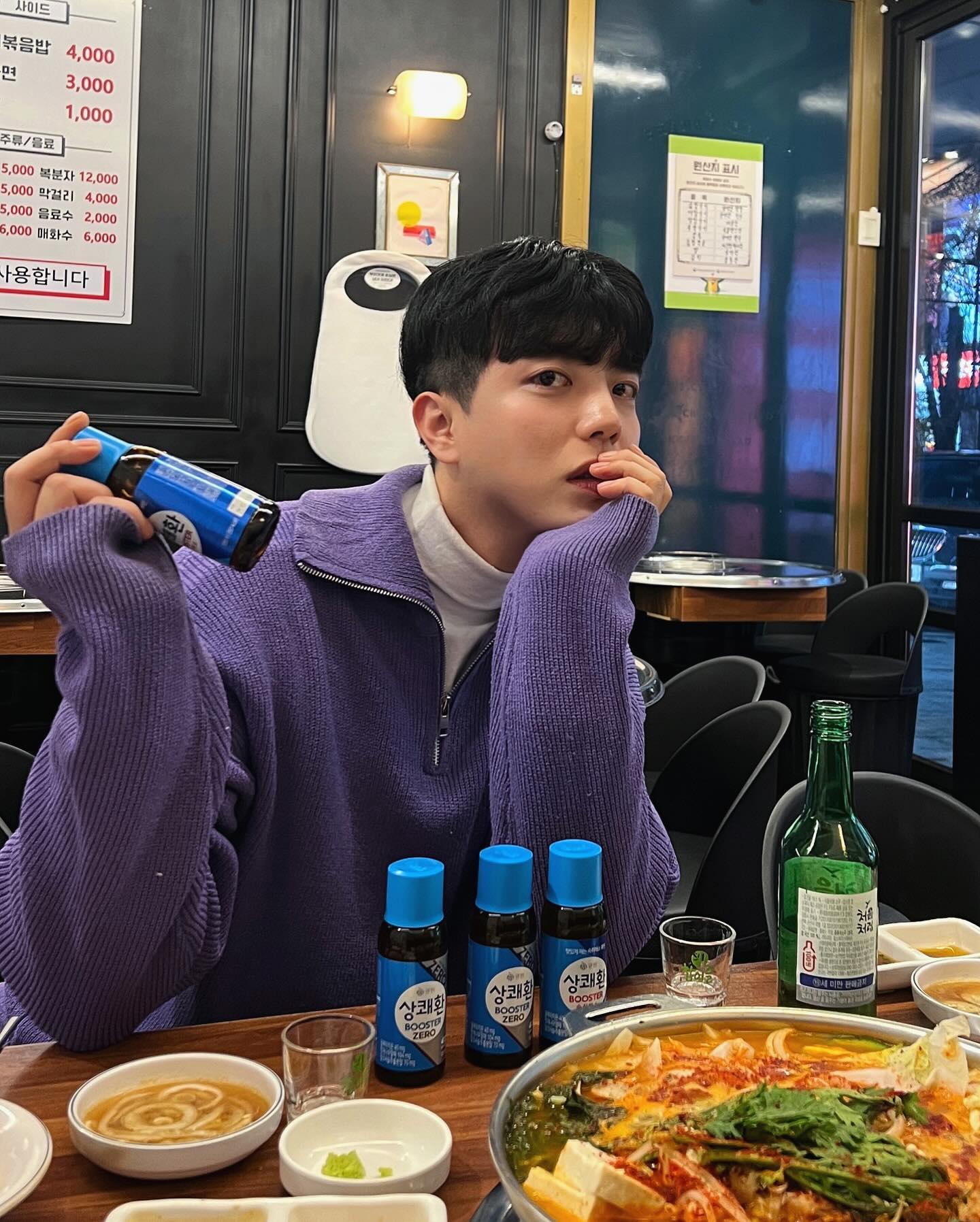 #협찬 sangkwaehwan 

알사람들은 이미 다 아는 큐원 상쾌환에서 
칼로리 제로 숙취해소제품이 나온거 아세요~?🥴
바로 ’상쾌환 BOOSTER ZERO ⬇‘ 

평소에도 탄산음료도 제로로 마시는편이고
숙취도 엄청 심한편이라 상쾌환을 달고사는데
숙취해소음료가 제로칼로리라니 완전 취저 👏

✔ 숙취해소에 도움을 주는 글루타치온 성분 함유
✔ 칼로리/설탕/색소/보존료 ZERO
✔ 히비스커스 베이스에 자몽 블랜딩으로 상큼함 UP 

- 과도한 음주는 건강에 해로운 영향을 줄 수 있습니다. -

[상쾌환부스터/상쾌환부스터제로]
유통전문판매원: ㈜삼양사
제조원: ㈜네추럴웨이 포천제 2공장

※ 본 포스팅은 업체로부터 제품&원고료를 
지원받아 솔직하게 작성한 리뷰입니다 🤝
.
.
.
#큐원상쾌환 #상쾌환 #상쾌환부스터 
#상쾌환부스터제로 #상쾌환booster 
#상쾌환boosterzero #숙취해소음료 
#편의점숙취음료 #제로음료 #4zero 
#숙취해소제품 #칼로리제로 #설탕제로