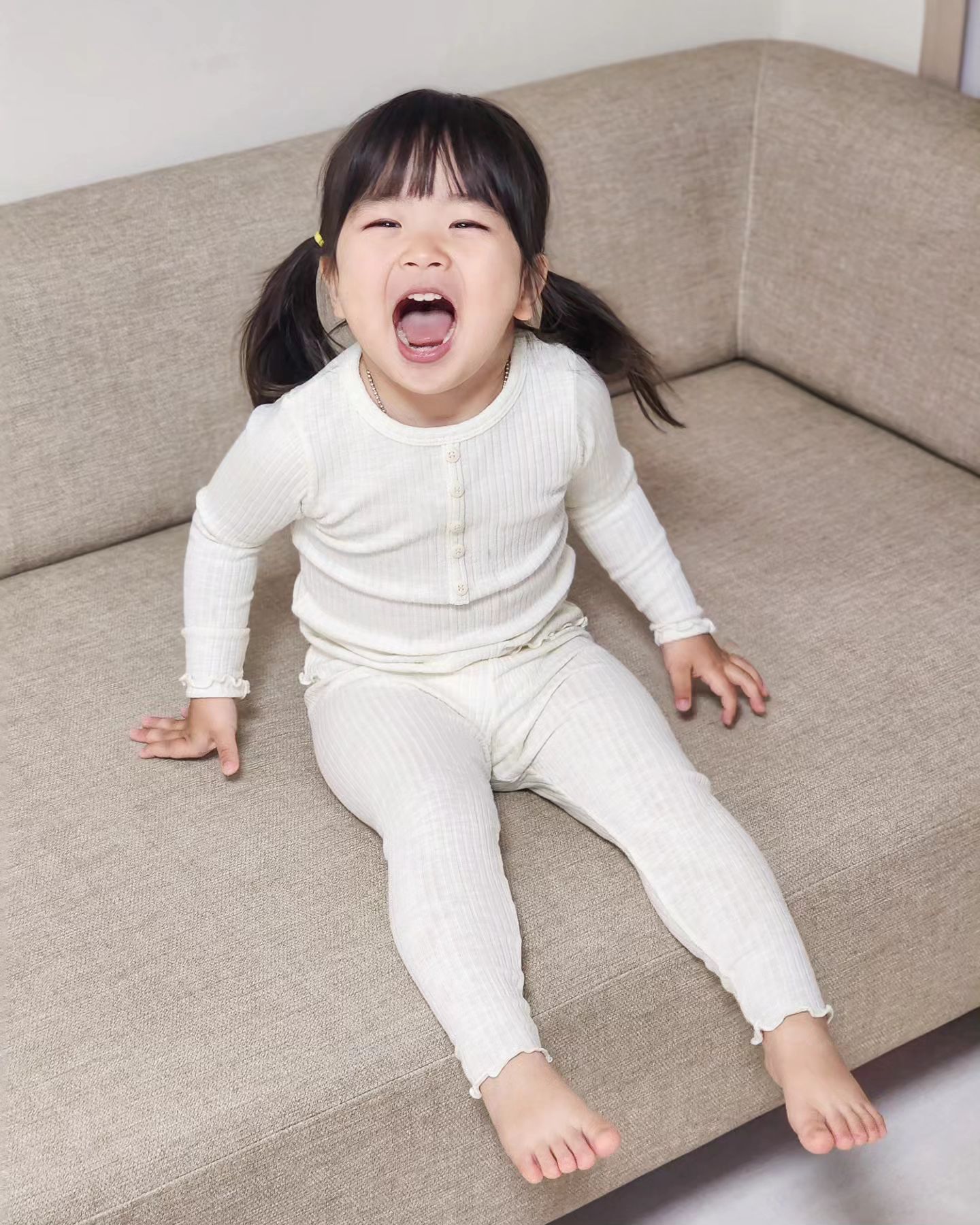 #협찬
요즘 소랑이는 직접 골라 입는 재미에 푹 빠져있어요

오늘의 픽은 파스텔라 앤세트 실내복

쫀쫀한 원단에 신축성도 좋아서 
소랑이가 좋아해요

면모달스판 골지원단으로 소랑이 피부에
닿아도 보들보들해서 자주 손이 가는 
아이템이랍니다 :-)

pastela_kids 

#파스텔라 #아기옷쇼핑몰 #아기모델 #아기ootd #조카선물 #여아내복 #어린이집등원룩 #유치원등원룩 #육아스타그램 #딸맘스타그램