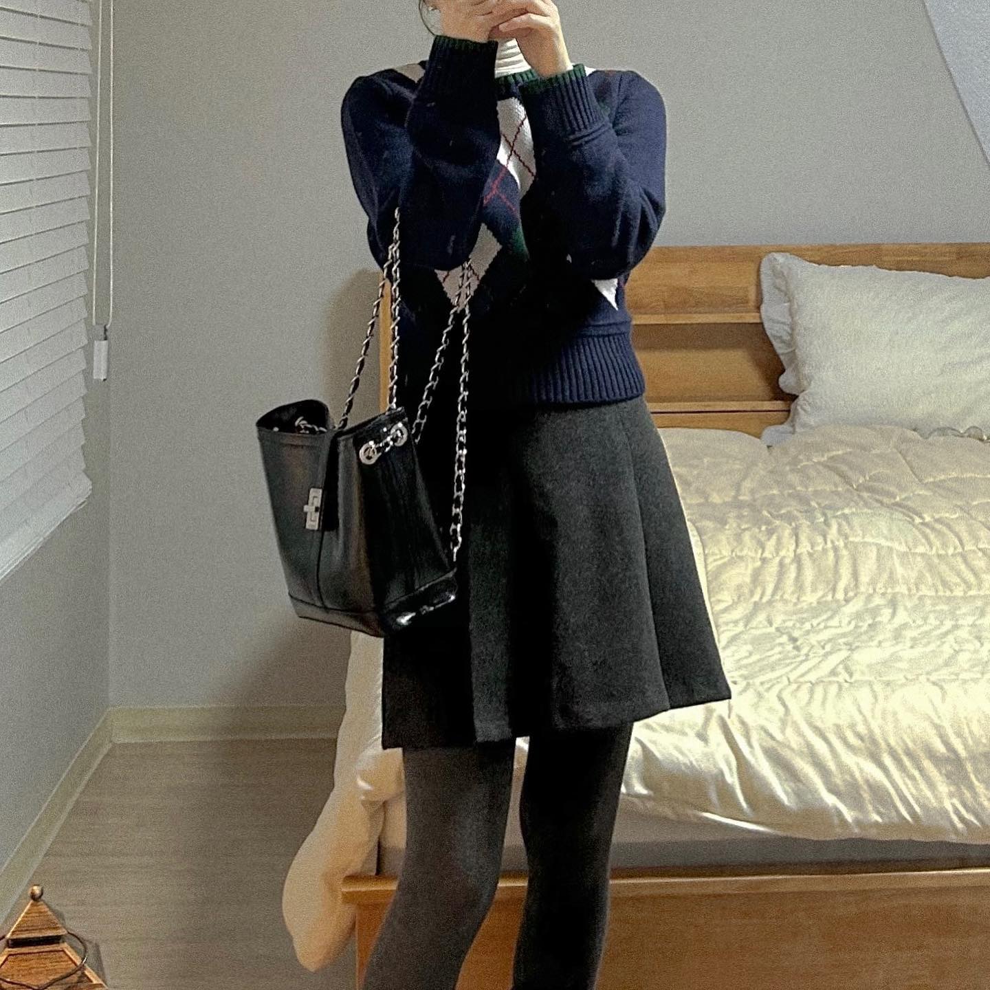 #gift 넘 예쁘고 실용적이라 요즘 데일리로 자주 메고있는 엠제이드 신상 백팩 보여드리려고 가져왔어요💓

얘만 들어주면 갑자기 뭔가 트렌디해진 것 같고😽
통수납이라 수납도 넘 잘돼서 자꾸 손이간답니댯

백팩 고민하고 계셨다면 요아이 완전 강추…💓

.
.
.
#엠제이드#mjade_korea#패션피플#30대코디추천#20대코디추천#출근룩그램#오오티디ootd#데일리룩추천